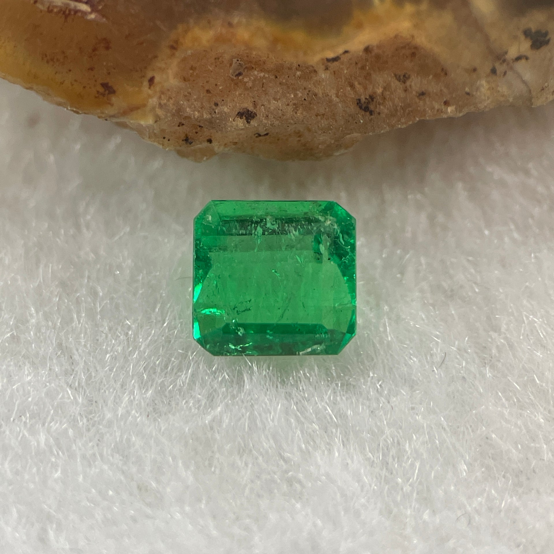 Natural Colombia Green Emerald (Beryl) Cut-Cornered Rectangular step cut 0.63ct 5.3 by 4.7 by 3.7mm - Huangs Jadeite and Jewelry Pte Ltd