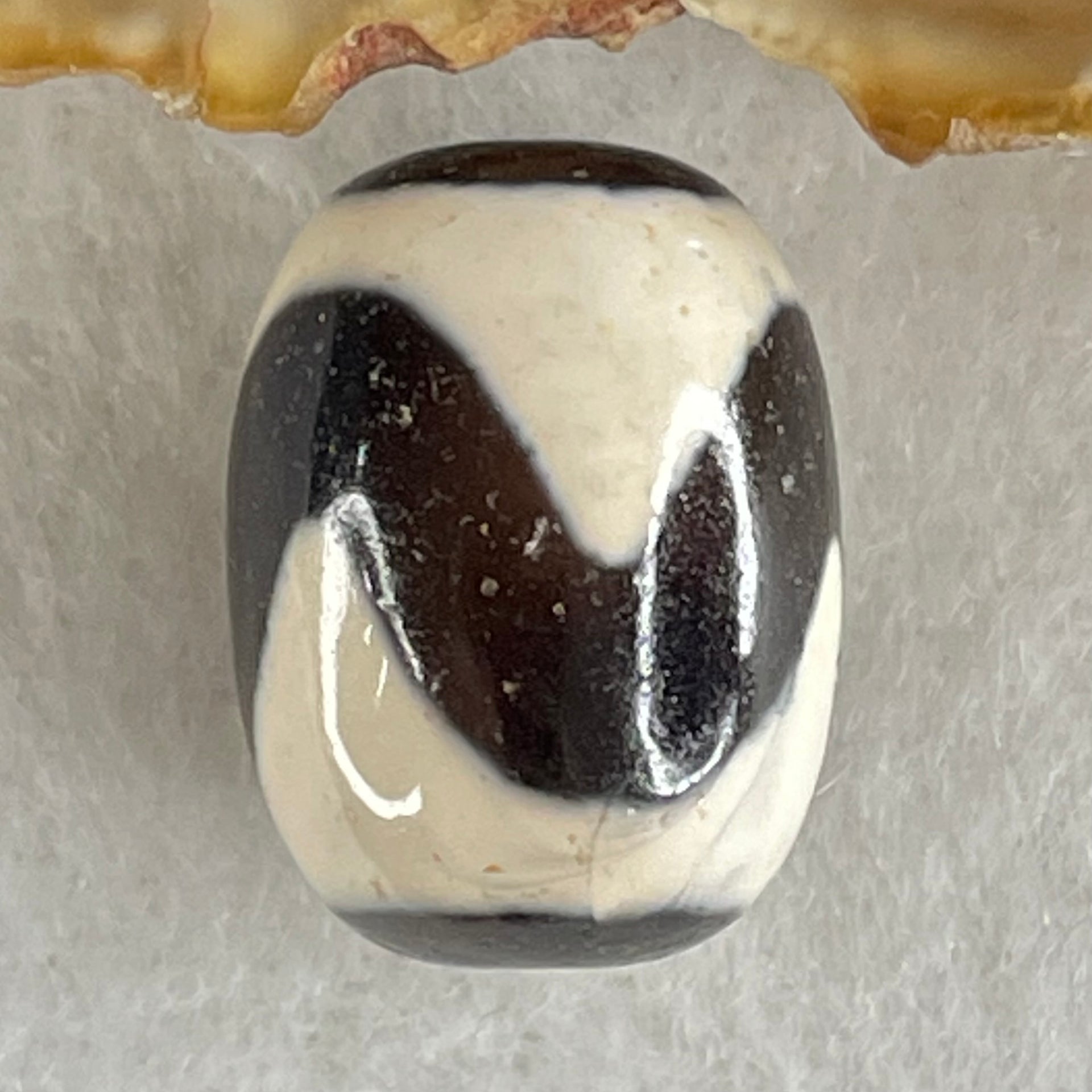 Natural Powerful Tibetan Old Oily Agate Tiger Tooth Daluo Dzi Bead Heavenly Master (Tian Zhu) 虎呀天诛 4.70g 18.0 by 13.4mm - Huangs Jadeite and Jewelry Pte Ltd
