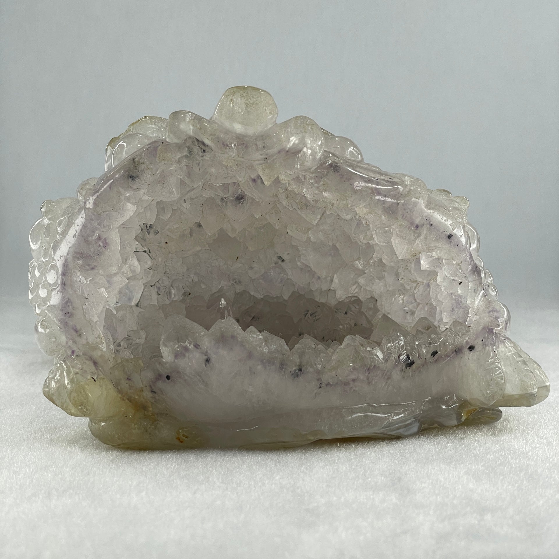 Natural White Agate with Amethyst 3 Legged Toast Display 904.3 140.0 by 91.0 by 94.0mm - Huangs Jadeite and Jewelry Pte Ltd