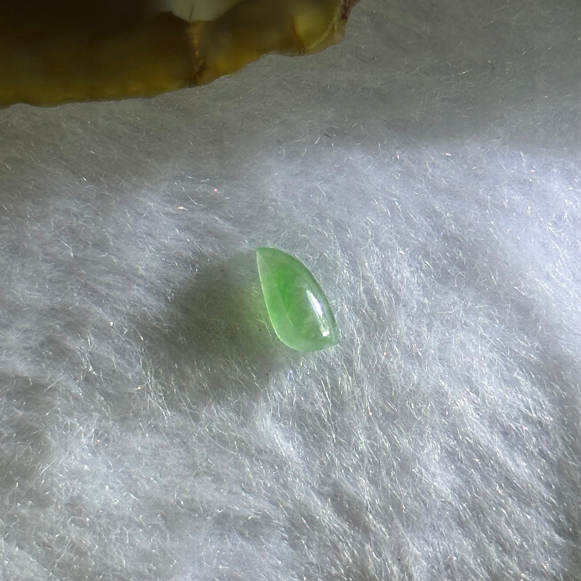 Type A ICY Apple Green Jadeite Jade Stone For Setting 0.45ct 7.2 by 3.5 by 2.1mm - Huangs Jadeite and Jewelry Pte Ltd