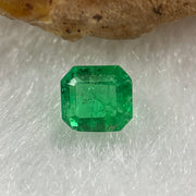 Natural Colombia Vivid Green Emerald (Beryl) Cut-Cornered Rectangular Step cut 0.48ct 4.9 by 4.5 by 3.0mm - Huangs Jadeite and Jewelry Pte Ltd