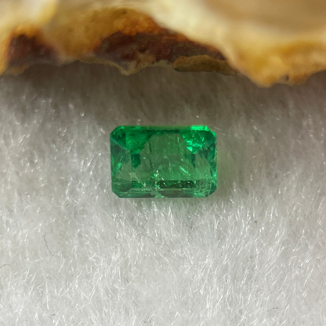 Natural Colombia Green Emerald (Beryl) Cut-Cornered Rectangular step cut 0.70cts 5.7 by 4.4 by 3.8mm - Huangs Jadeite and Jewelry Pte Ltd
