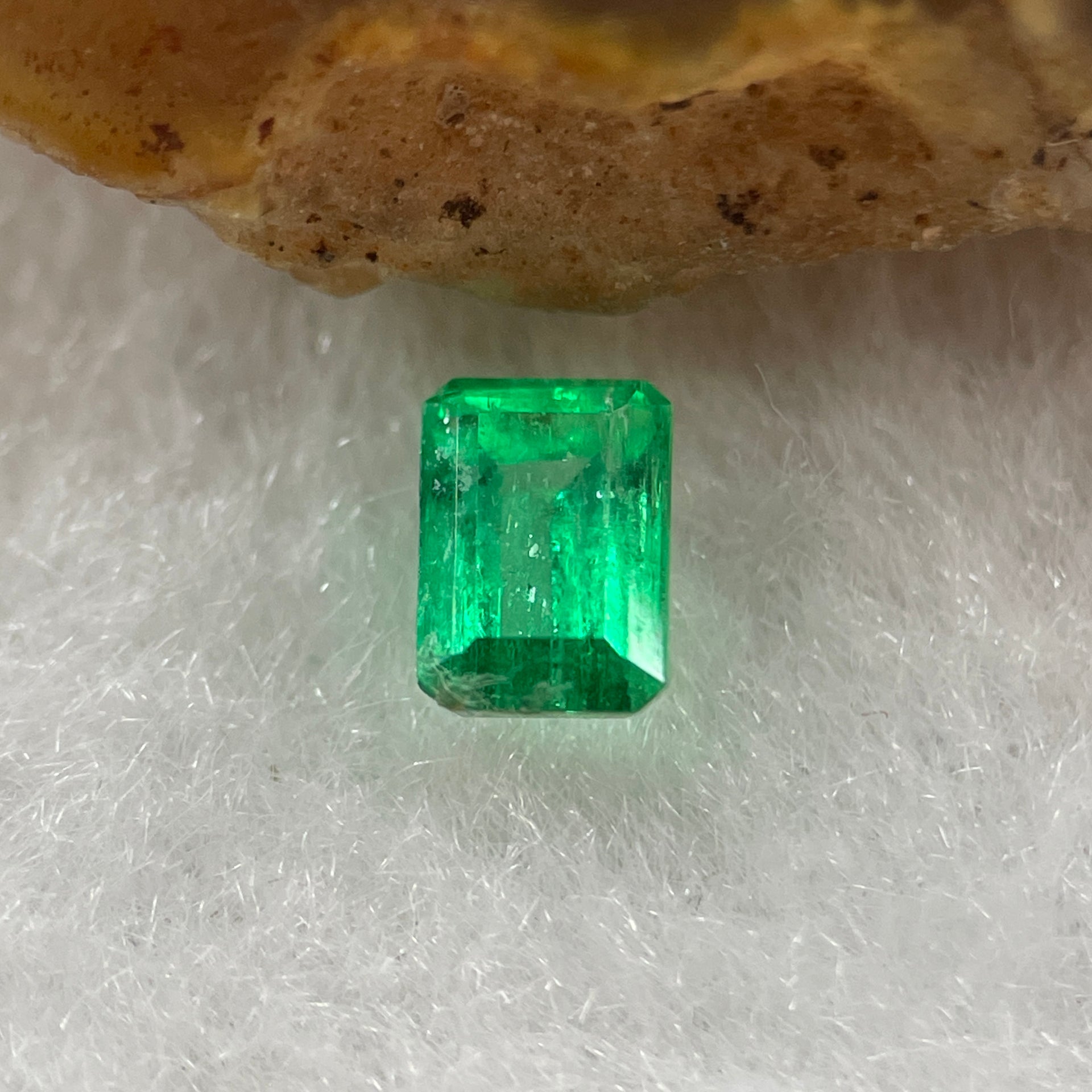 Natural Colombia Green Emerald (Beryl) Cut-Cornered Rectangular step cut 0.50ct 5.5 by 3.7 by 3.2mm - Huangs Jadeite and Jewelry Pte Ltd