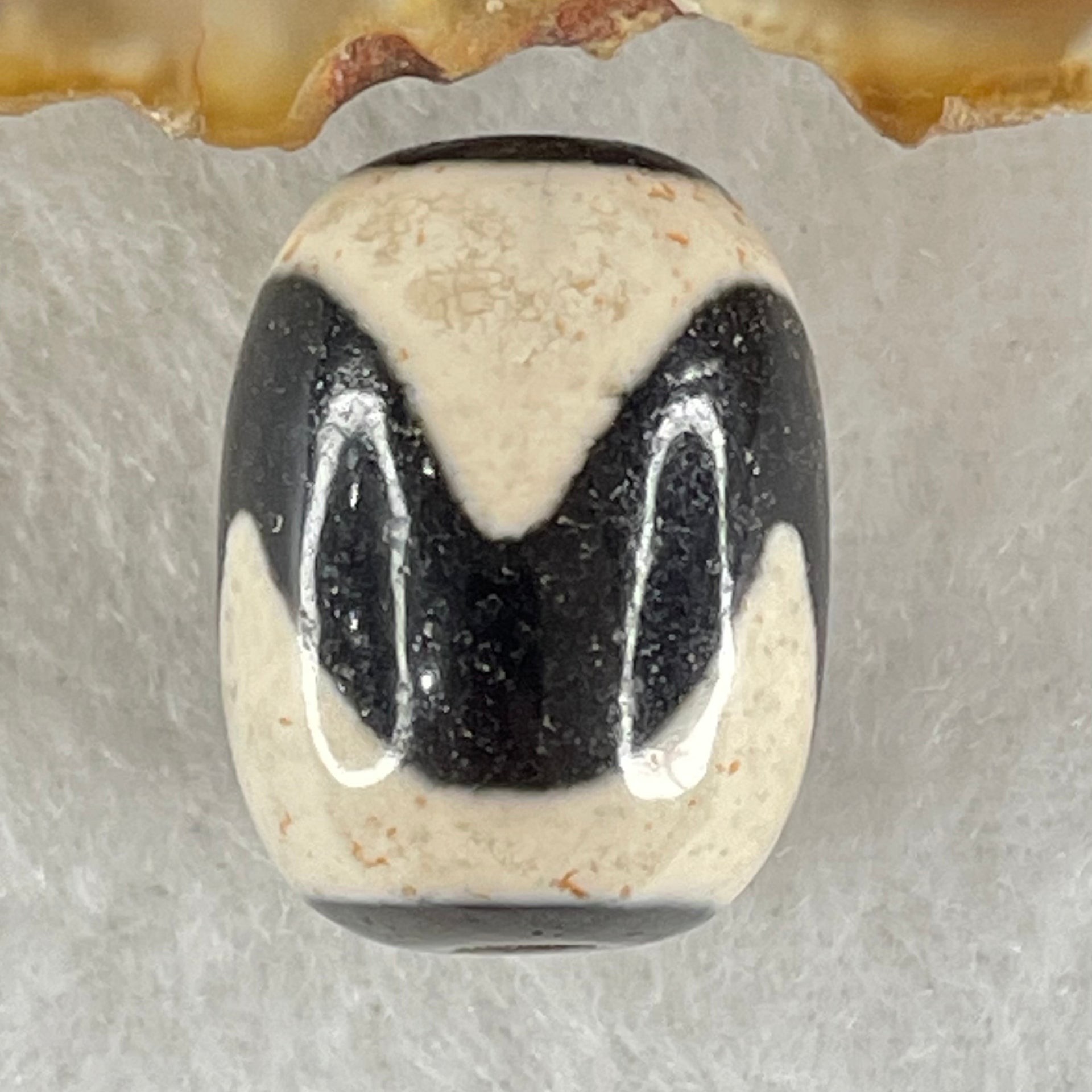 Natural Powerful Tibetan Old Oily Agate Tiger Tooth Daluo Dzi Bead Heavenly Master (Tian Zhu) 虎呀天诛 4.94g 17.7 by 13.4mm - Huangs Jadeite and Jewelry Pte Ltd