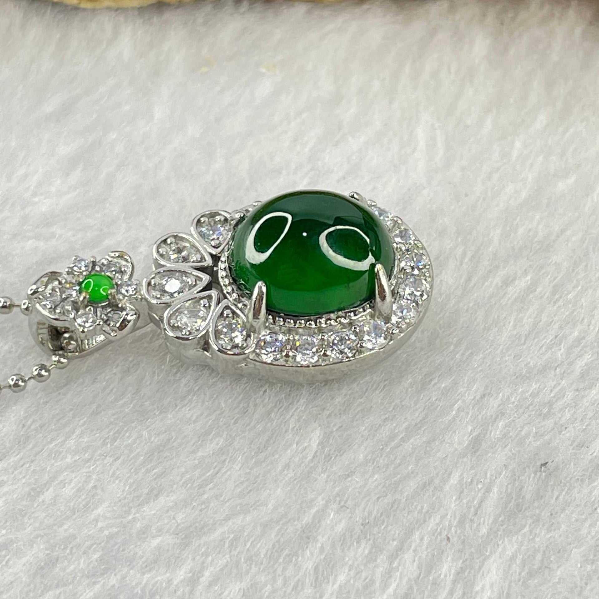 Type A Icy Green Omphasite Jadeite 11.1 by 9.2 by 6.0mm With Crystals in S925 Sliver Necklace 5.28g - Huangs Jadeite and Jewelry Pte Ltd