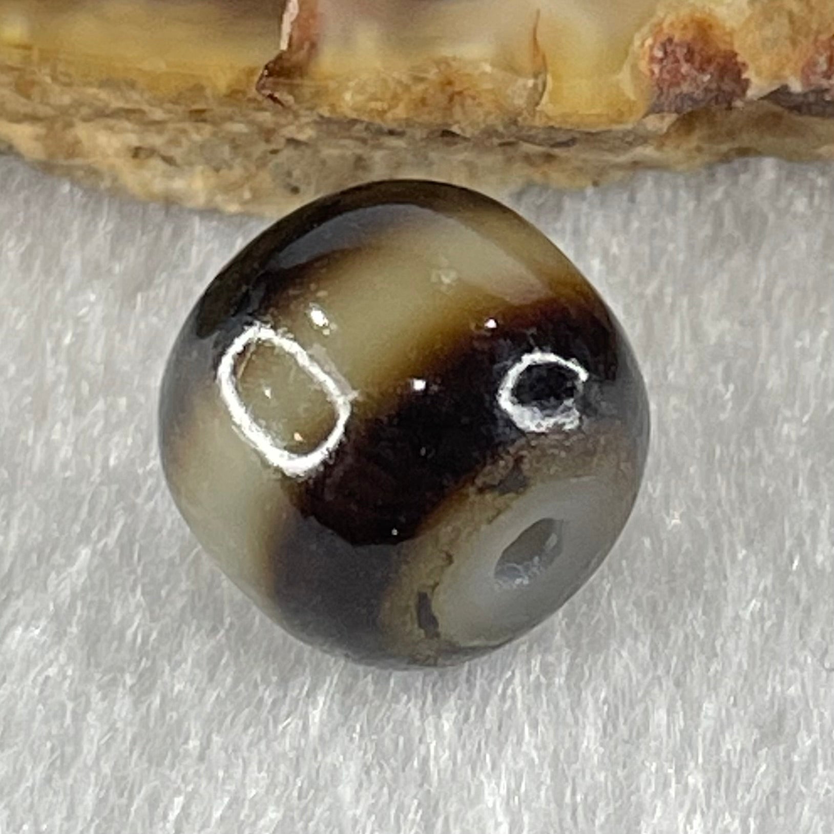 Natural Powerful Tibetan Old Oily Agate 1 Line Dzi Bead Heavenly Master (Tian Zhu) 1.85g 10.2 by 11.0mm - Huangs Jadeite and Jewelry Pte Ltd