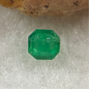 Natural Colombia Vivid Green Emerald (Beryl) Cut-Cornered Square Step cut 0.42ct 4.4 by 4.2 by 3.2mm - Huangs Jadeite and Jewelry Pte Ltd