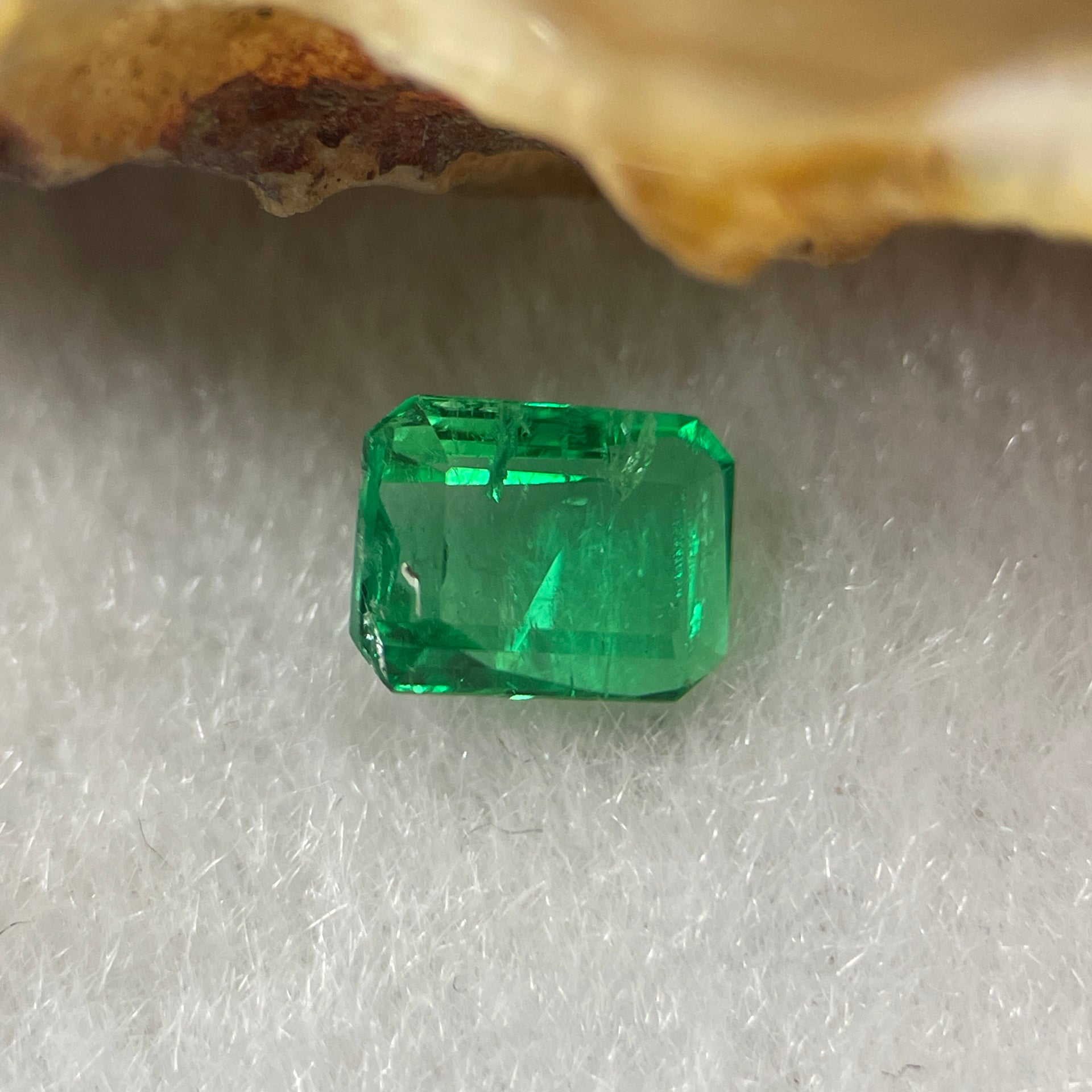 Natural Colombia Green Emerald (Beryl) Cut-Cornered Rectangular step cut 0.74cts 6.4 by 4.8 by 3.4mm - Huangs Jadeite and Jewelry Pte Ltd