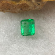 Natural Colombia Green Emerald (Beryl) Cut-Cornered Rectangular step cut 0.60ct 5.6 by 4.9 by 2.9mm - Huangs Jadeite and Jewelry Pte Ltd