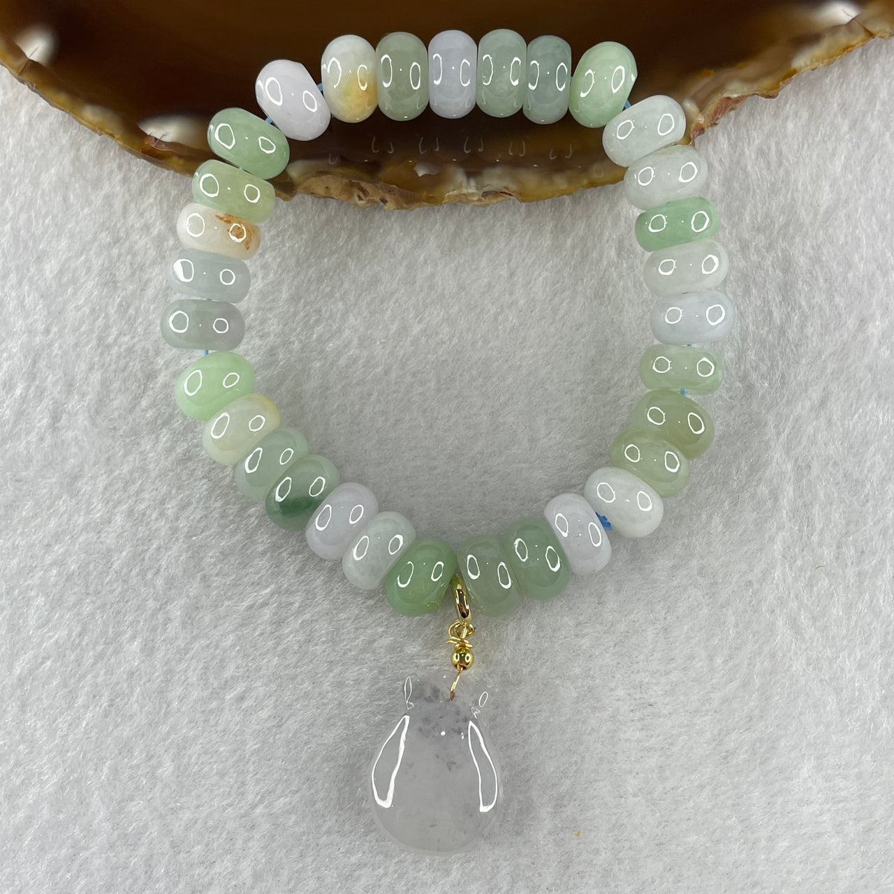 Natural Type A Light Green Light Lavender and Slight Yellow Jadeite Donut Shape Beads with Colourless Wuji Spots Jadeite Money Bag in Gold Color Charm 21.0 by 16.2 by 6.3mm Bracelet 45.51g 15.5cm 10.4mm 31 Beads