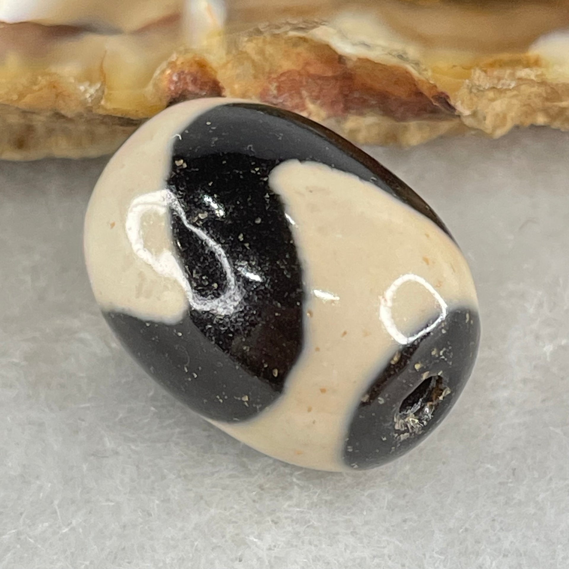 Natural Powerful Tibetan Old Oily Agate Tiger Tooth Daluo Dzi Bead Heavenly Master (Tian Zhu) 虎呀天诛 4.54g 17.7 by 12.9mm - Huangs Jadeite and Jewelry Pte Ltd