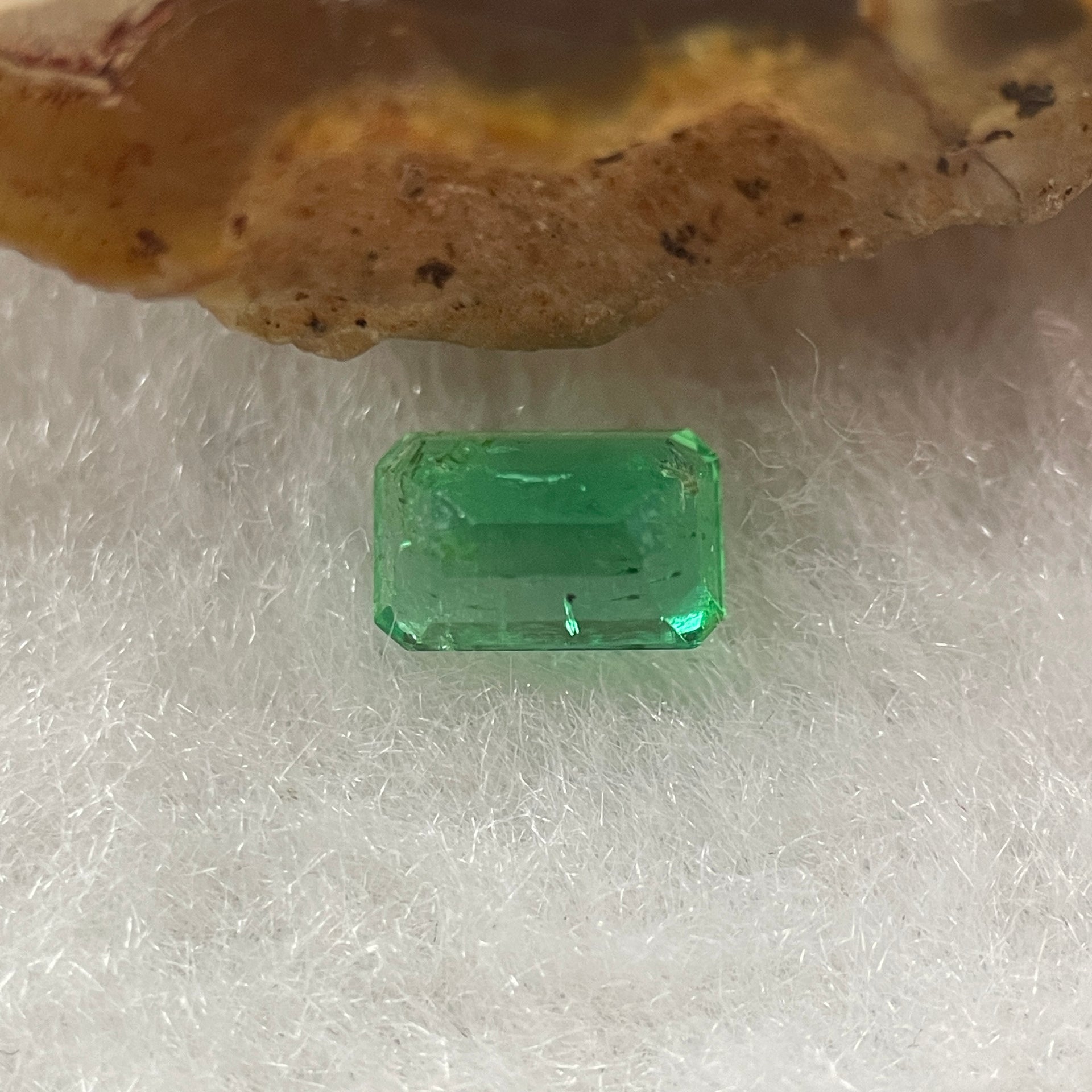 Natural Colombia Green Emerald (Beryl) Cut-Cornered Rectangular step cut 0.58ct 5.8 by 3.8 by 3.3mm - Huangs Jadeite and Jewelry Pte Ltd