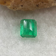 Natural Colombia Vivid Green Emerald (Beryl) Cut-Cornered Rectangle Step cut 0.49ct 5.0 by 4.3 by 2.7mm - Huangs Jadeite and Jewelry Pte Ltd