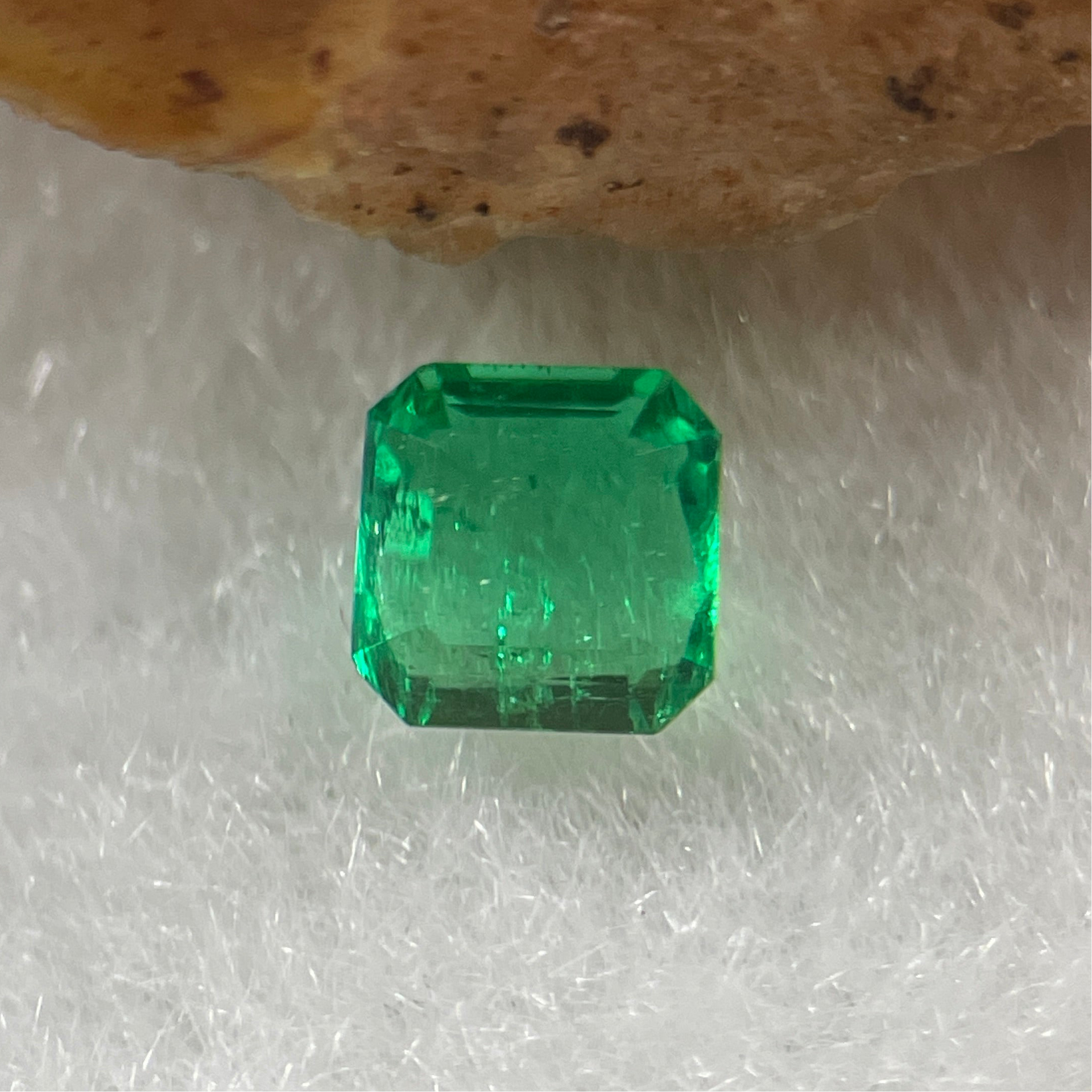 Natural Colombia Vivid Green Emerald (Beryl) Cut-Cornered Square Step cut 0.46ct 4.4 by 4.3 by 2.9mm - Huangs Jadeite and Jewelry Pte Ltd