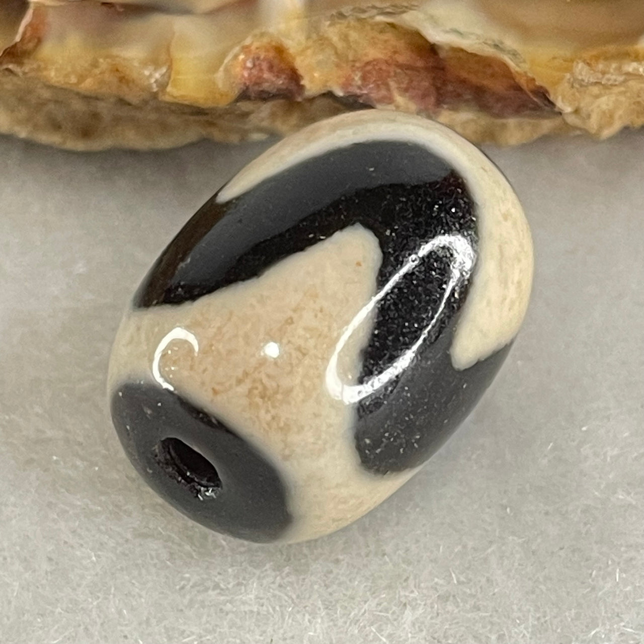 Natural Powerful Tibetan Old Oily Agate Tiger Tooth Daluo Dzi Bead Heavenly Master (Tian Zhu) 虎呀天诛 4.76g 17.8 by 13.1mm - Huangs Jadeite and Jewelry Pte Ltd