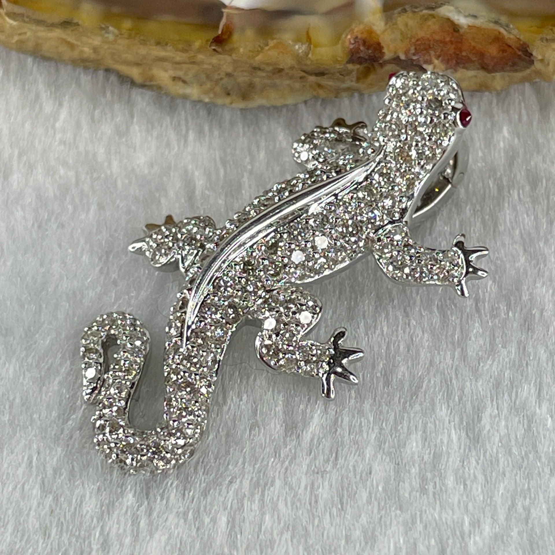 Natural Round Brilliant Cut Shape Diamonds with Natural Ruby Eyes in 18K White Gold Lizard Pendant R0.04 with Melees D1.37ct Total 7.4g 35.1 by 19.5 by 11.4mm - Huangs Jadeite and Jewelry Pte Ltd