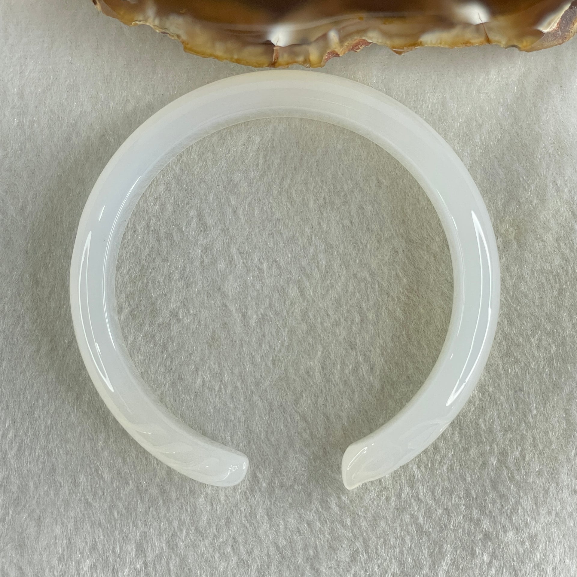 Natural White Agate Fox Bange Internal Dimeter 58.6mm 30.60g 10.9 by 8.9mm - Huangs Jadeite and Jewelry Pte Ltd