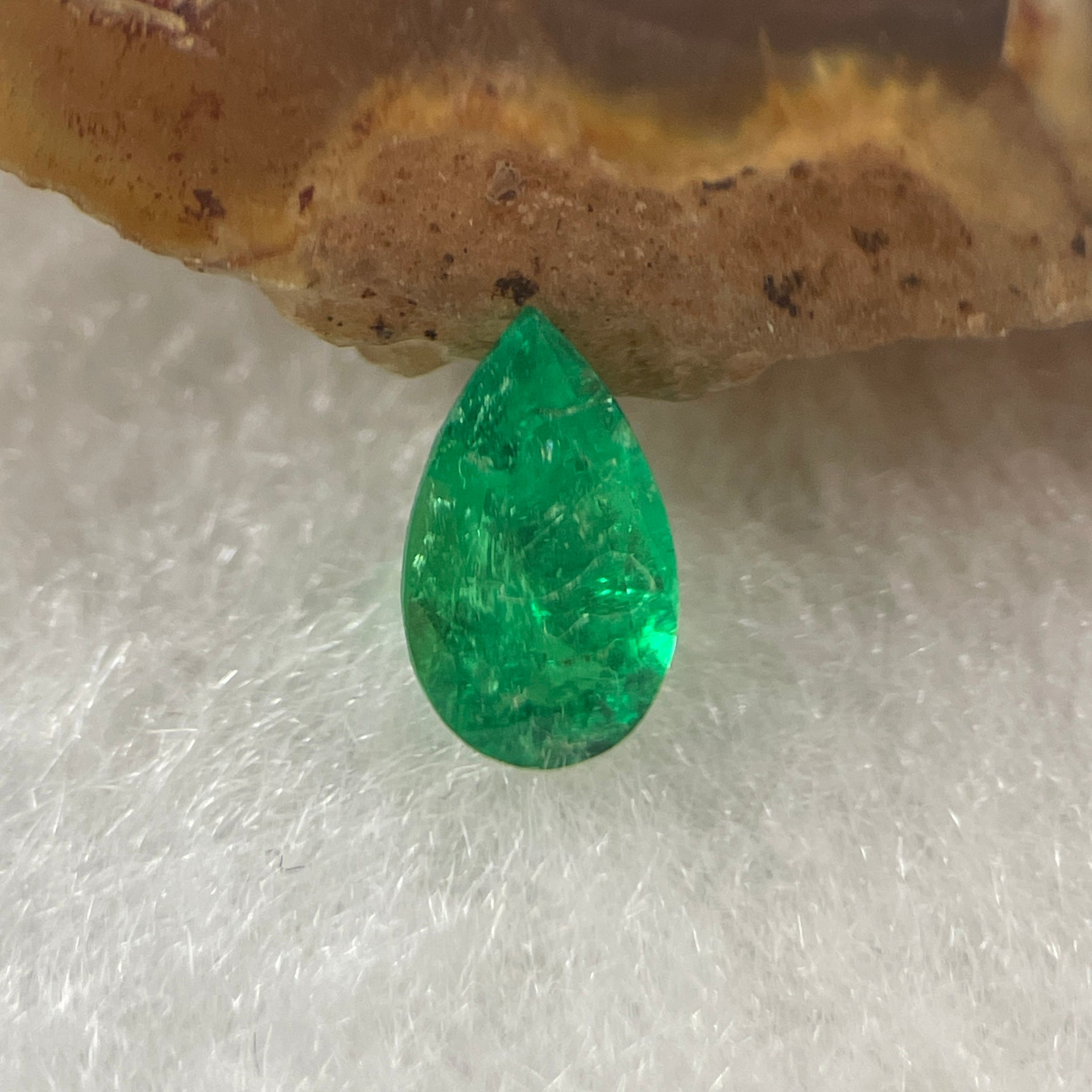 Natural Colombia Green Emerald (Beryl) Cut-Cornered Tear Drop cut 0.50ct 7.0 by 4.2 by 3.4mm - Huangs Jadeite and Jewelry Pte Ltd
