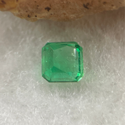 Natural Colombia Vivid Green Emerald (Beryl) Cut-Cornered Square Step cut 0.46ct 4.4 by 4.3 by 2.9mm - Huangs Jadeite and Jewelry Pte Ltd