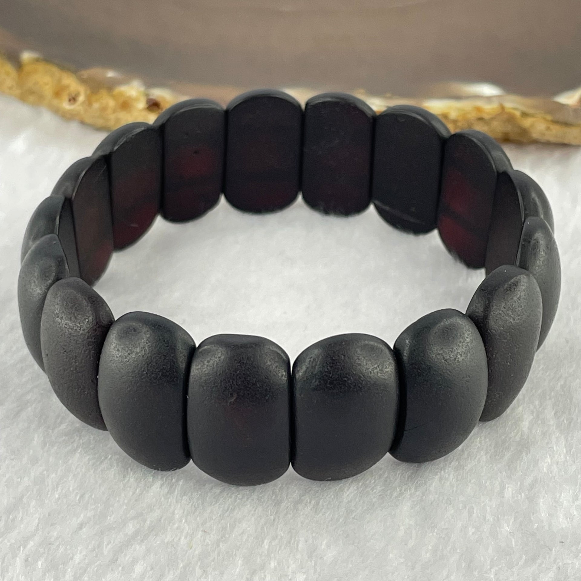 Natural Dark Matt Black Red Amber Shou Pai Bracelet 天然天翁琥珀手牌手链 17.85g 17.5cm 19.5 by 13.9 by 6.6mm 17pcs - Huangs Jadeite and Jewelry Pte Ltd