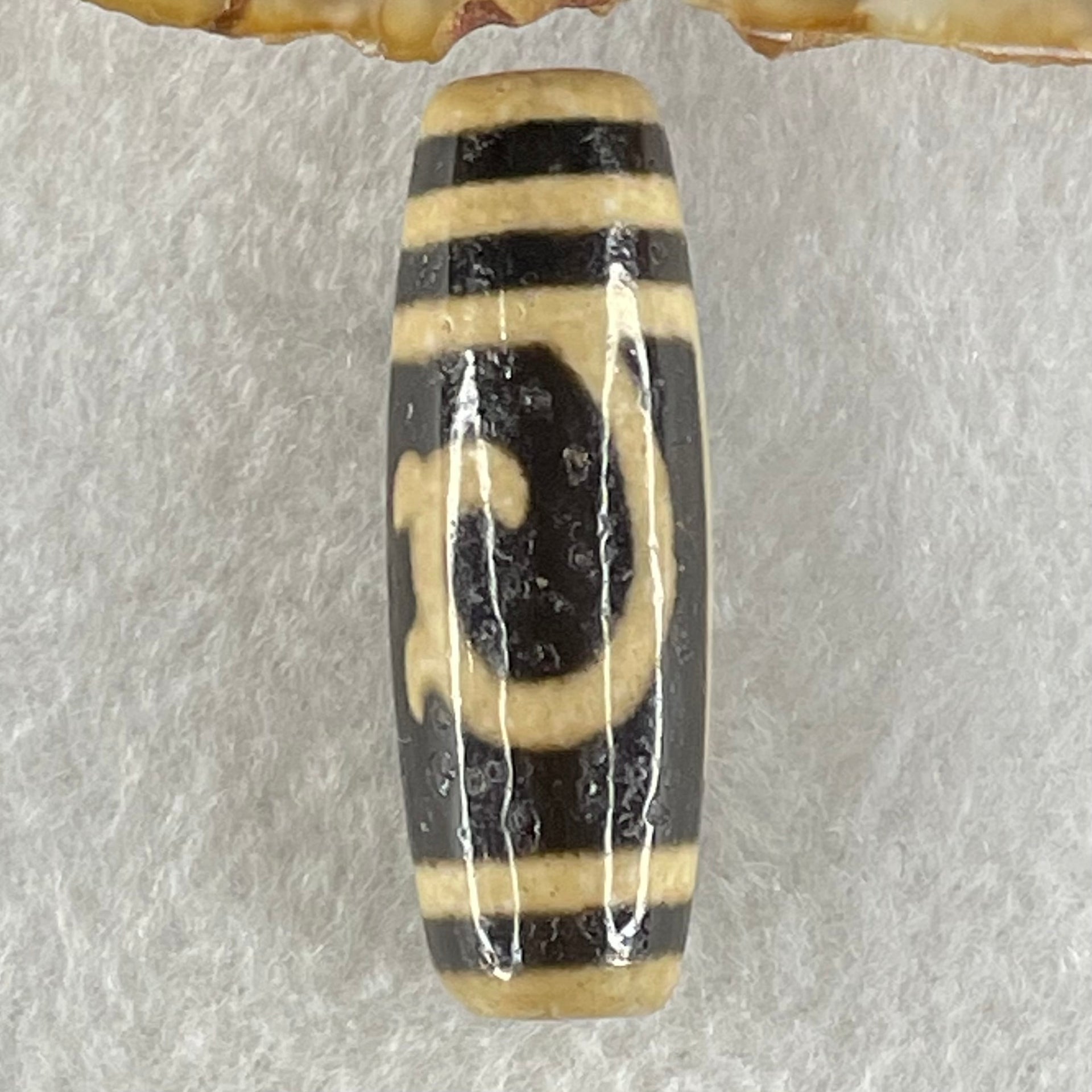 Natural Powerful Tibetan Old Oily Agate Double Du Mu Dzi Bead Heavenly Master (Tian Zhu) 
10.11g 37.8 by 13.0mm - Huangs Jadeite and Jewelry Pte Ltd