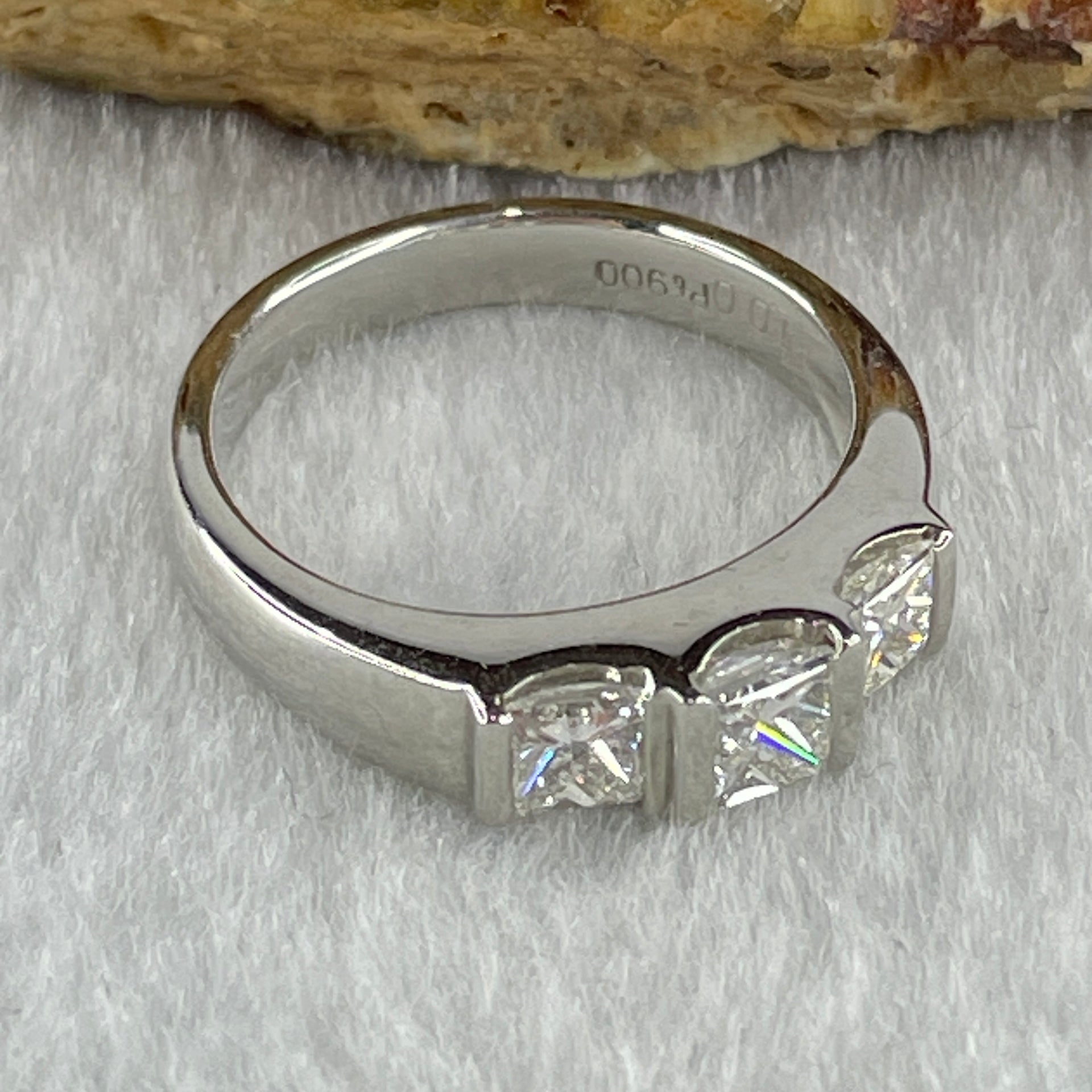 High Grade Natural Diamonds 1.0ct Platinum PT900 Ring Total 7.28g US6 HK13 EU52 Inner Diameter 16.5mm - Huangs Jadeite and Jewelry Pte Ltd