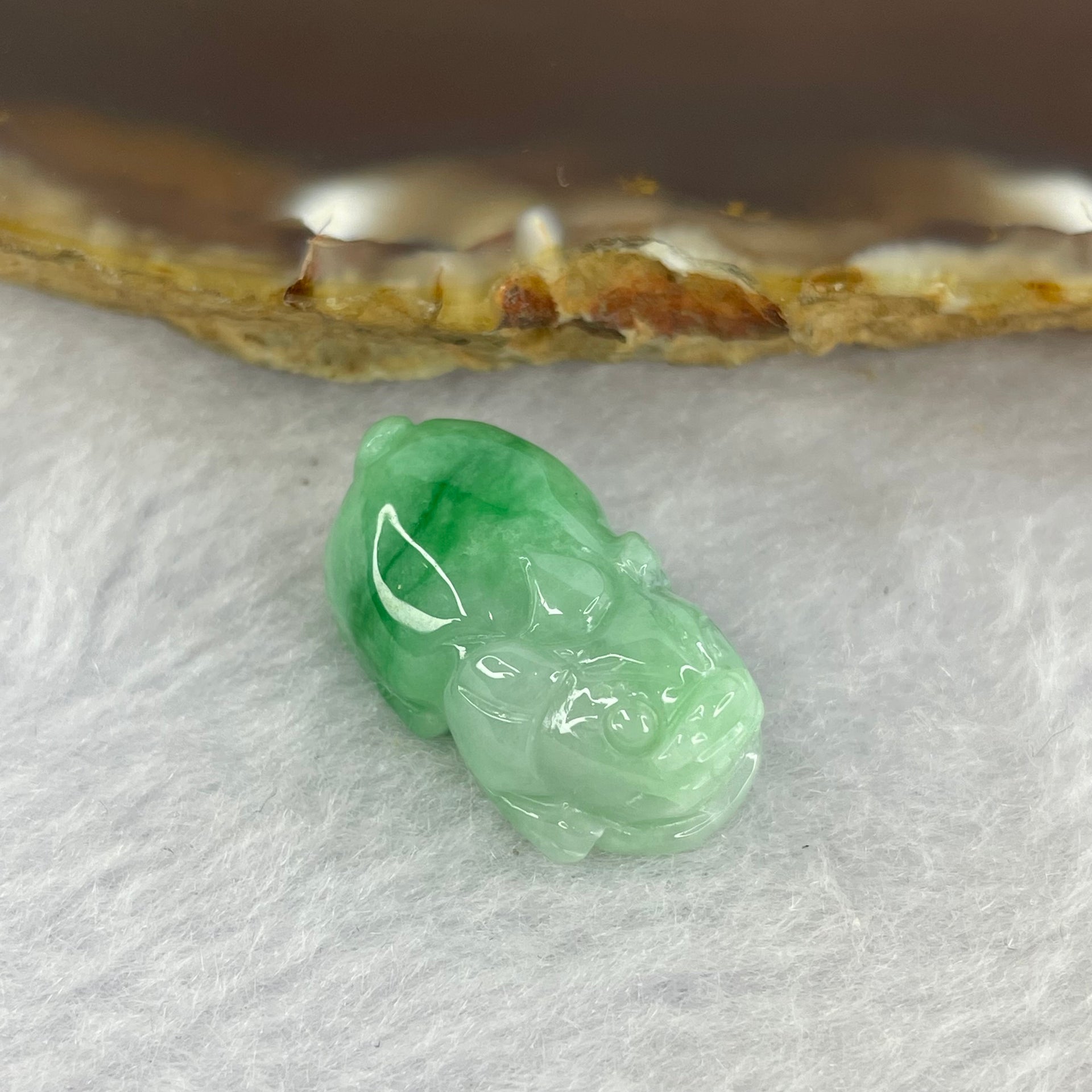 Type A Bright Green with Faint Lavender Jadeite Pixiu Pendent A货辣绿和浅紫罗兰翡翠貔貅吊坠 5.51g 23.0 by 14.0 by 9.6 mm - Huangs Jadeite and Jewelry Pte Ltd