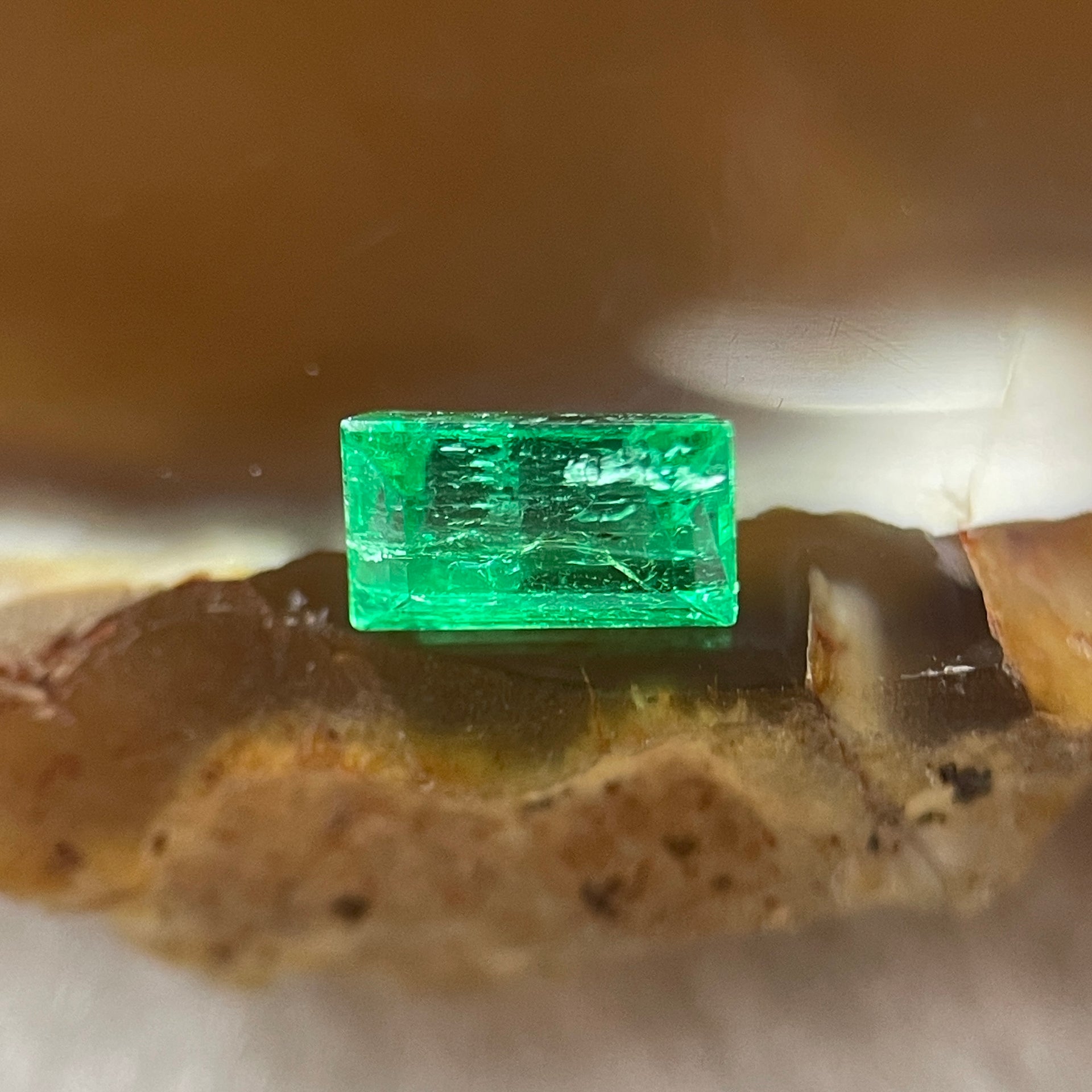 Natural Colombia Green Emerald (Beryl) Cut-Cornered Rectangular step cut 0.56ct 6.0 by 3.6 by 3.2mm - Huangs Jadeite and Jewelry Pte Ltd