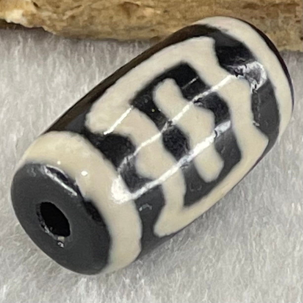Natural Powerful Tibetan Old Oily Agate Double Garuda Dzi Bead Heavenly Master (Tian Zhu) 虎呀天诛 3.8g 19.3 by 10.4mm - Huangs Jadeite and Jewelry Pte Ltd