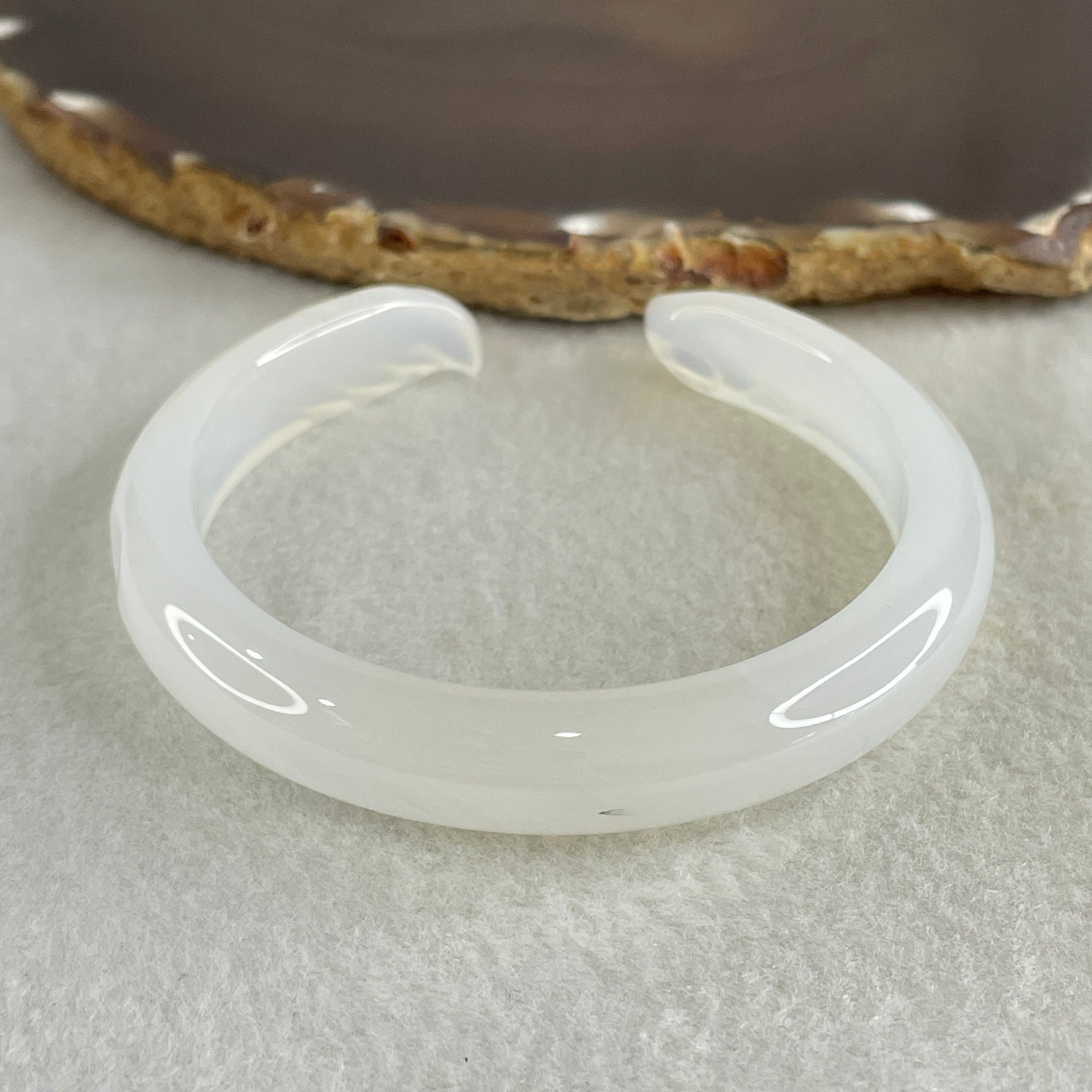 Natural White Agate Fox Bange Internal Dimeter 58.6mm 30.60g 10.9 by 8.9mm - Huangs Jadeite and Jewelry Pte Ltd