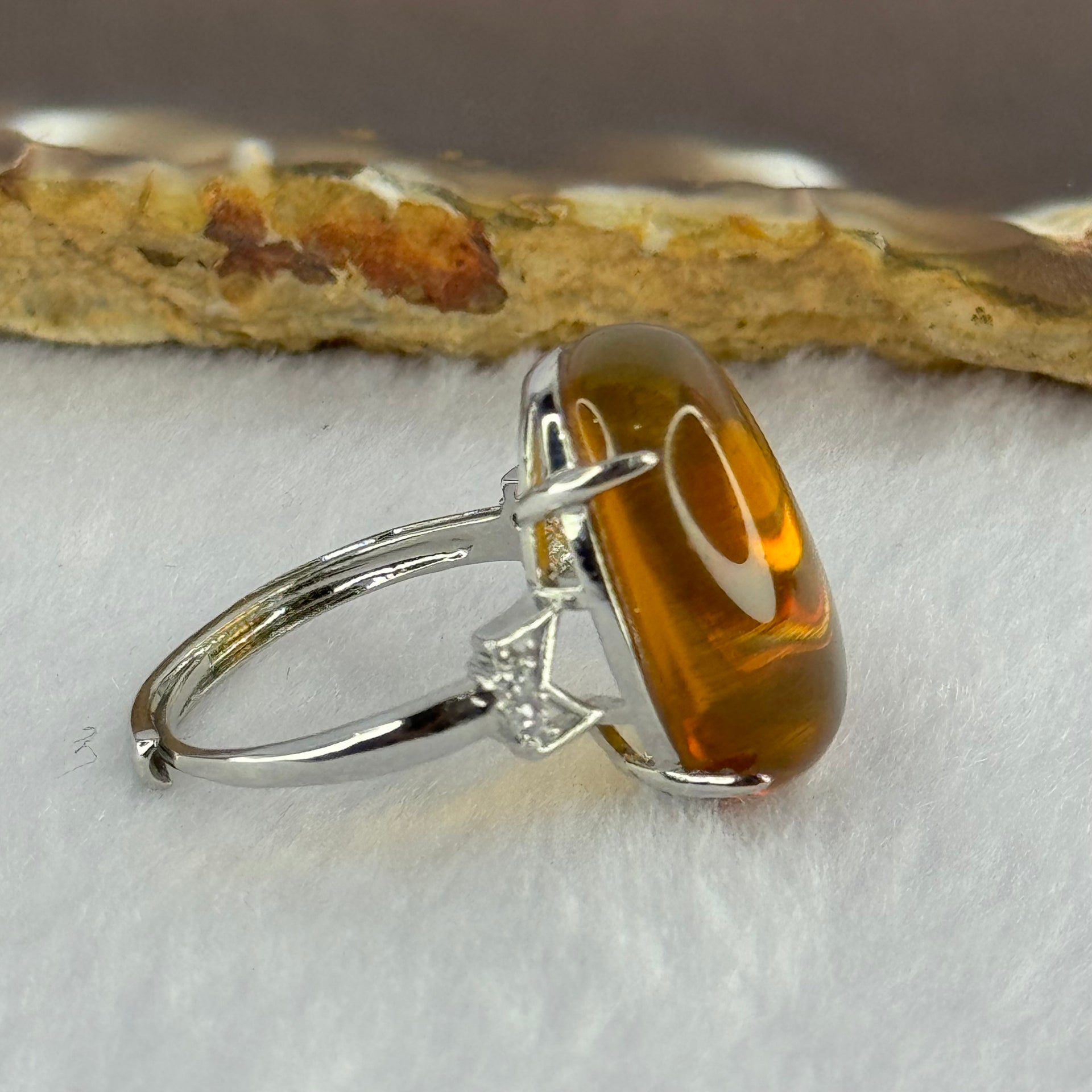 Natural Yellow Amber in S925 Sliver Ring (Adjustable Size) 3.54g 20.1 by 14.5 by 7.0mm - Huangs Jadeite and Jewelry Pte Ltd