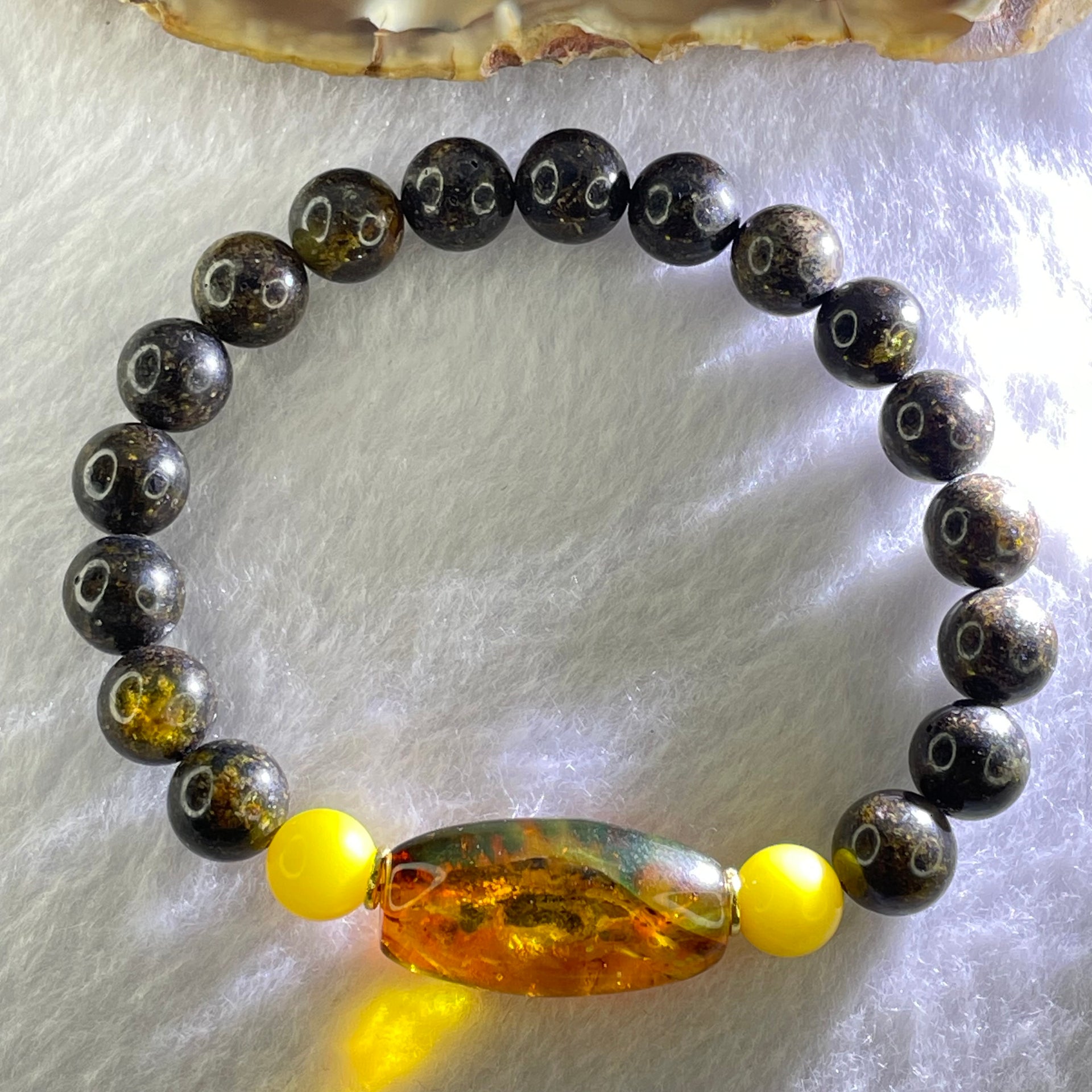 Natural Seaweed, Medicine  and Butterscotch Amber Beads Bracelet 天然海藻珀+药王珀手链l 8.68g 16cm 24.9 by 12.0mm 1 Beads 8.8mm 19 Beads - Huangs Jadeite and Jewelry Pte Ltd