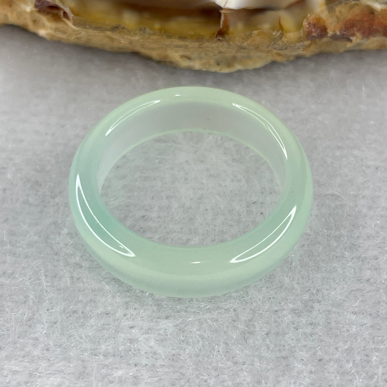 Natural Light Green Agate Ring 2.38g 5.8 by 3.0mm US 7.7 HK 16.8 - Huangs Jadeite and Jewelry Pte Ltd