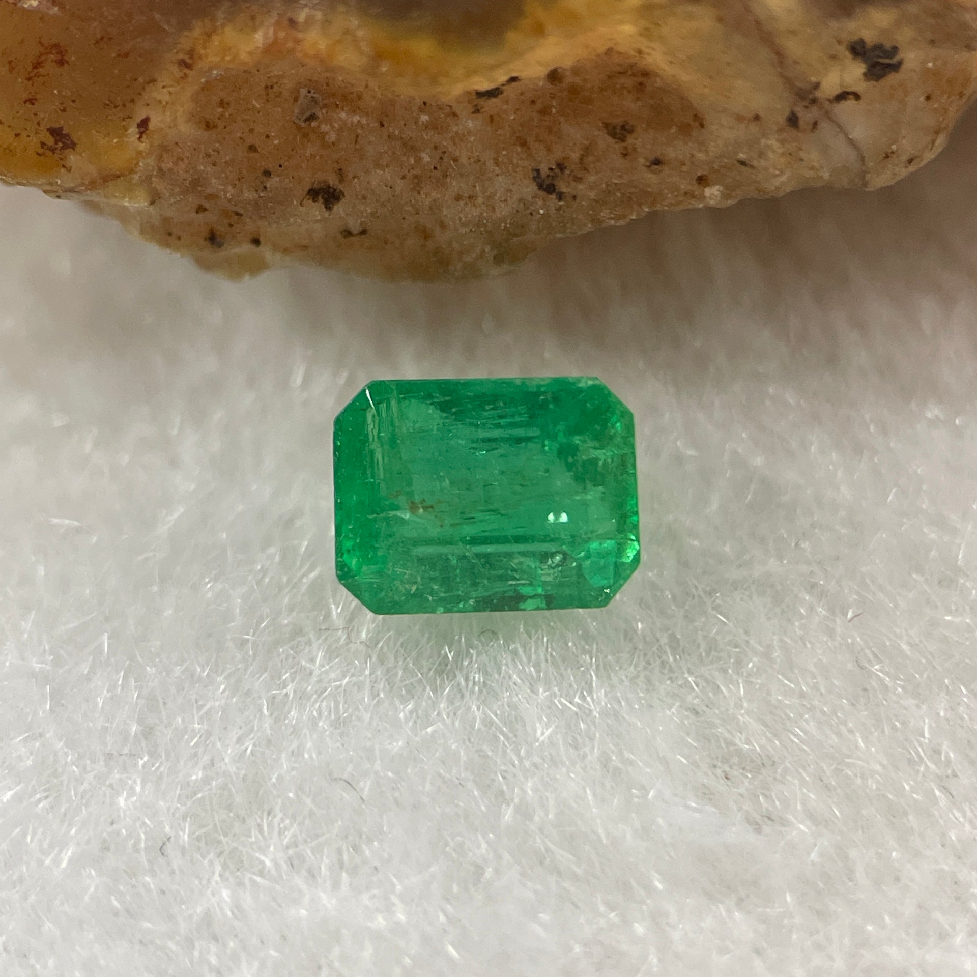 Natural Colombia Green Emerald (Beryl) Cut-Cornered Rectangular step cut 0.60ct 5.5 by 4.4 by 3.5mm - Huangs Jadeite and Jewelry Pte Ltd