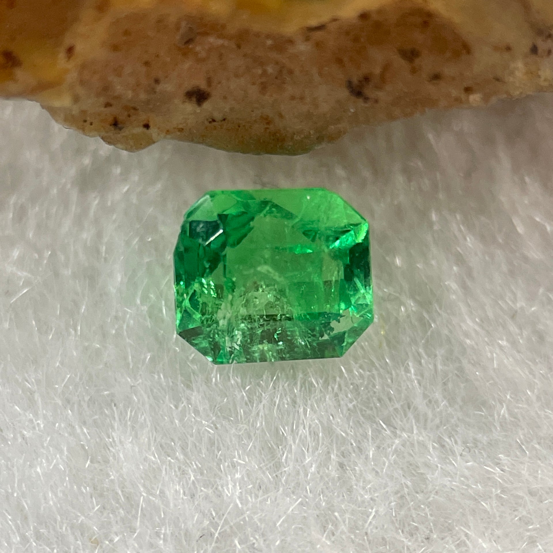Natural Colombia Green Emerald (Beryl) Cut-Cornered Rectangular step cut 0.53ct 5.1 by 4.5 by 3.7mm - Huangs Jadeite and Jewelry Pte Ltd