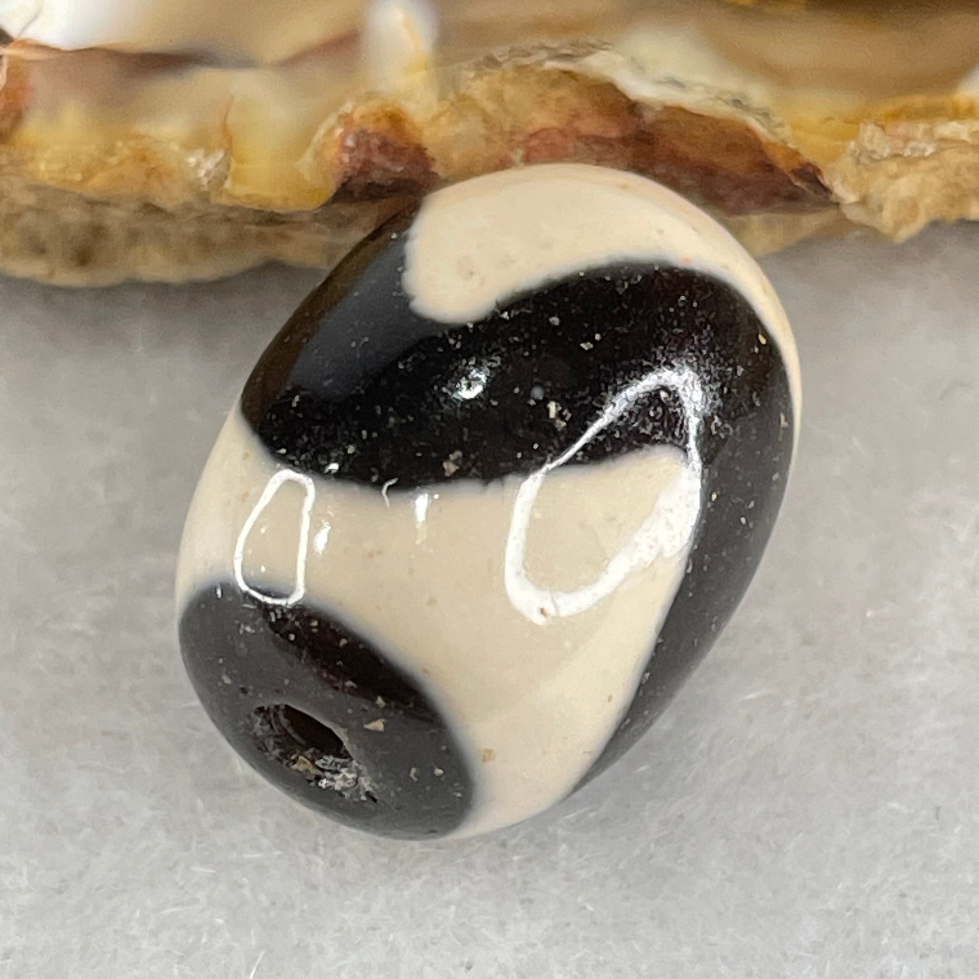 Natural Powerful Tibetan Old Oily Agate Tiger Tooth Daluo Dzi Bead Heavenly Master (Tian Zhu) 虎呀天诛 4.54g 17.7 by 12.9mm - Huangs Jadeite and Jewelry Pte Ltd