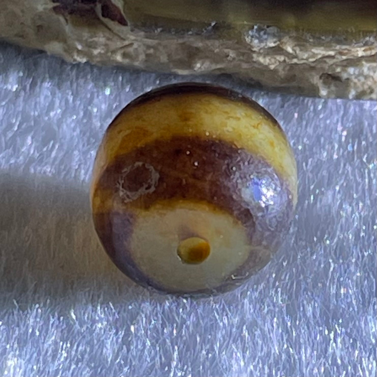 Natural Powerful Tibetan Old Oily Agate 1 Line Dzi Bead Heavenly Master (Tian Zhu) 1.93g 10.1 by 11.1mm - Huangs Jadeite and Jewelry Pte Ltd