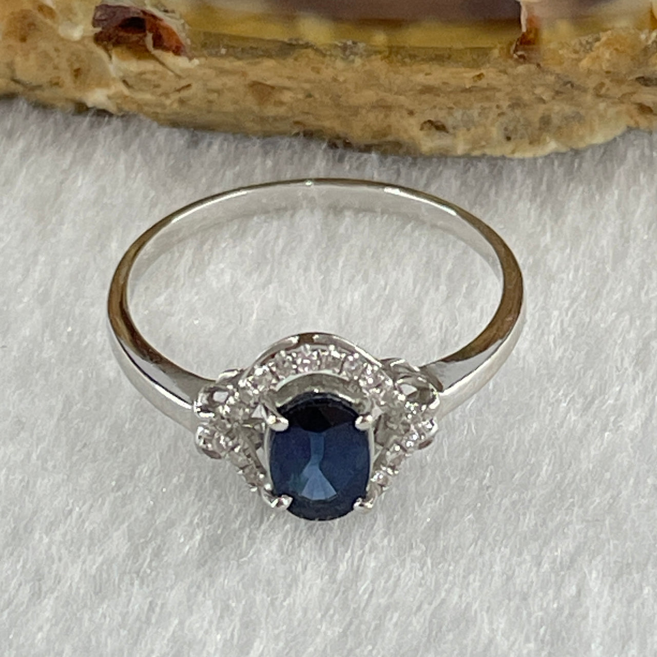 Natural Blue Sapphires in 18K White Gold with Diamond Ring 1.81g 6.2 by 4.4 by 1.5mm US 6.3 HK 13.4
