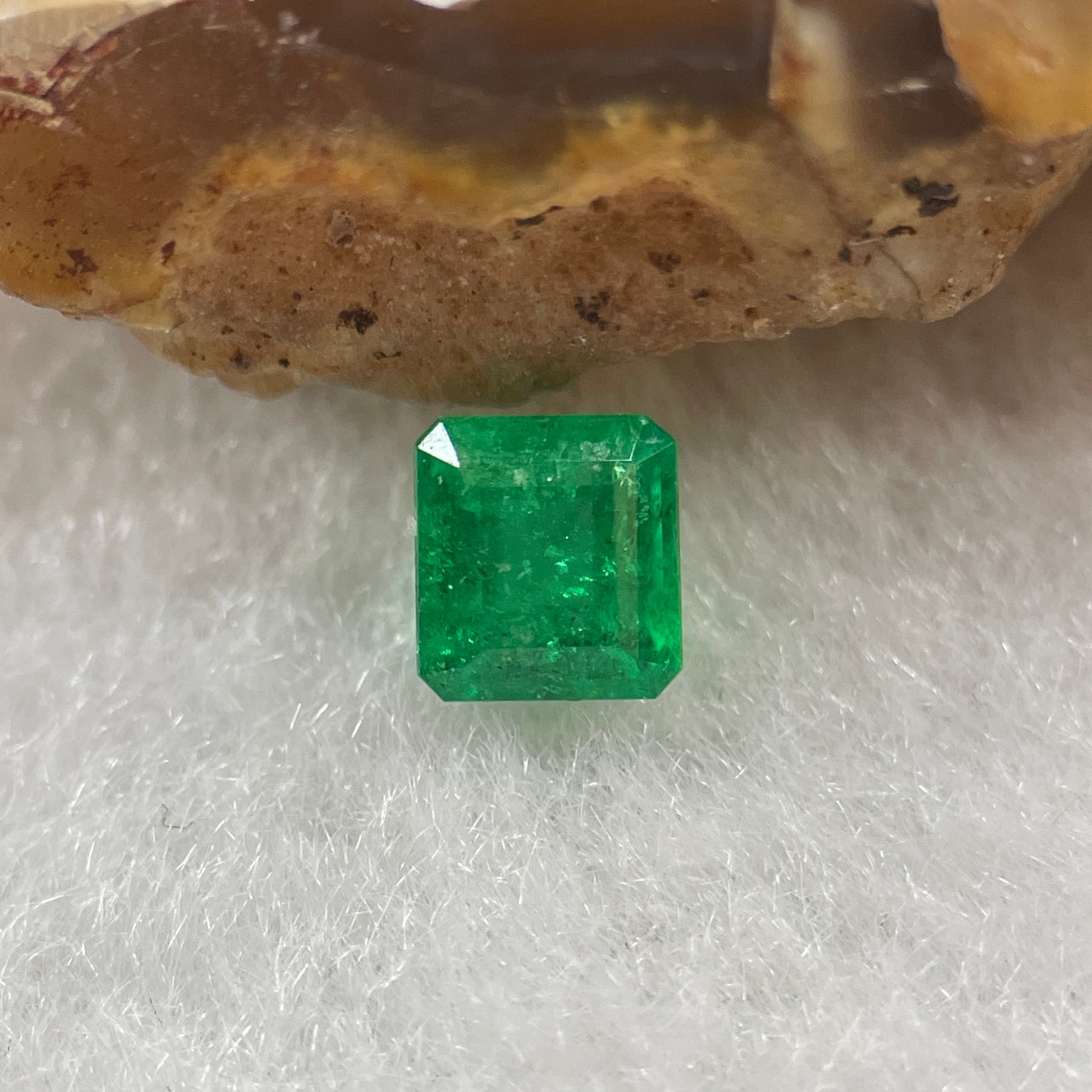 Natural Colombia Green Emerald (Beryl) Cut-Cornered Rectangular step cut 0.55ct 5.0 by 4.6 by 3.4mm - Huangs Jadeite and Jewelry Pte Ltd