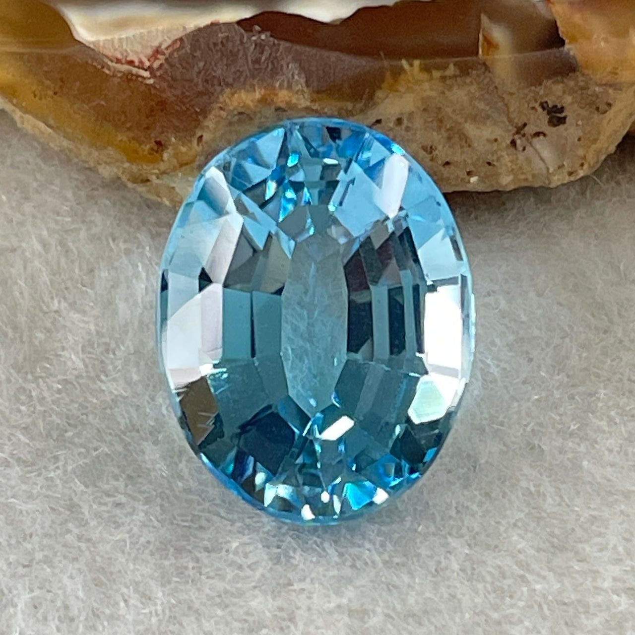 Natural Sky Blue Topaz Oval Shape 9.48ct 14.3 by 11.2 by 7.5mm - Huangs Jadeite and Jewelry Pte Ltd