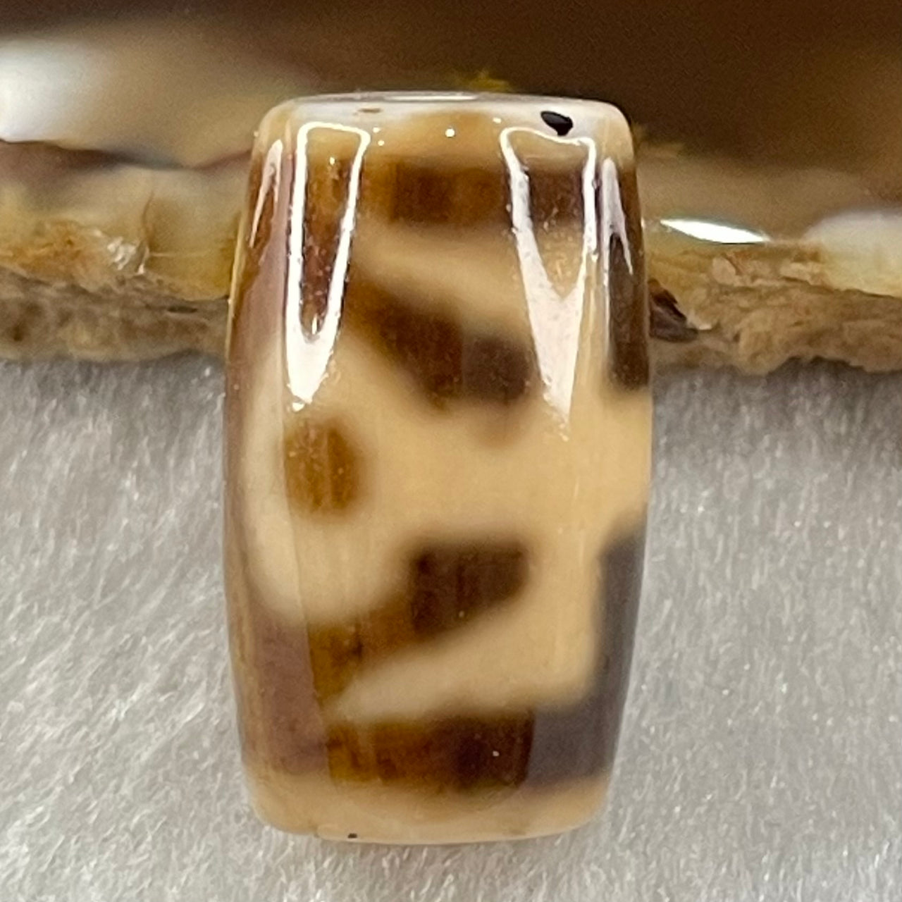 Natural Powerful Tibetan Old Oily Agate Patina Guiren Tairen Human Dzi Bead Totem Amulet Heavenly Master (Tian Zhu) 贵人天诛 4.71g 20.1 by 11.7mm - Huangs Jadeite and Jewelry Pte Ltd