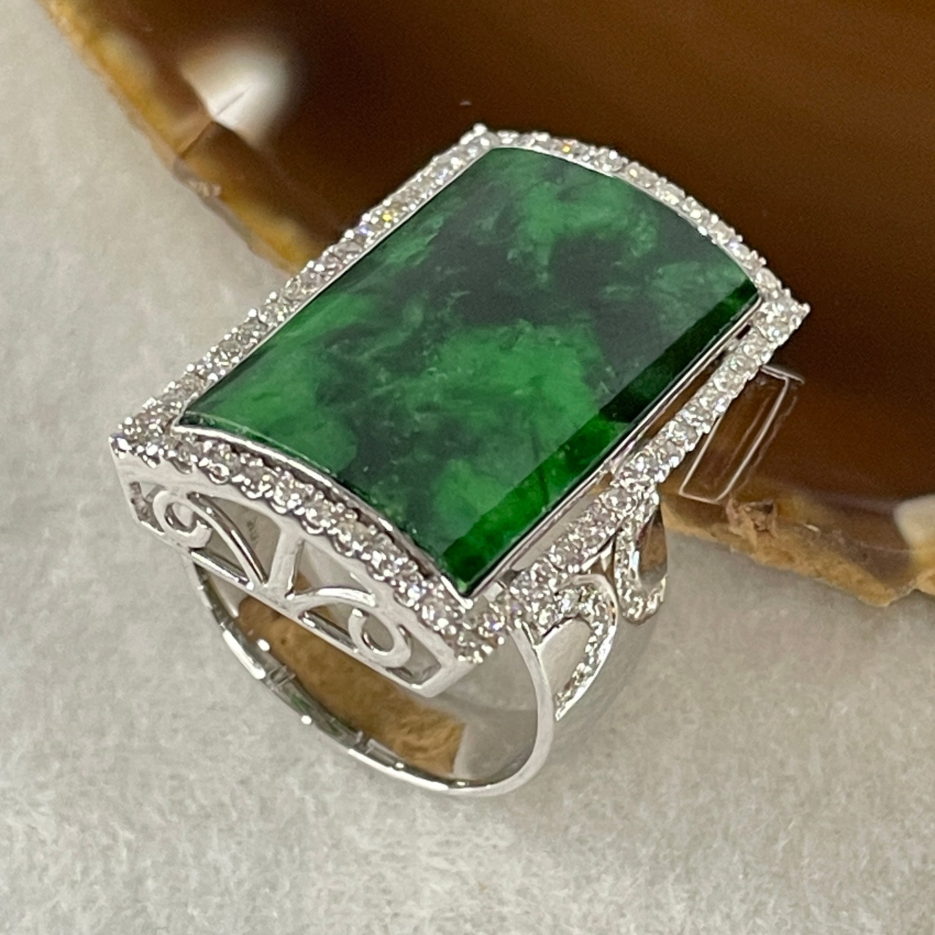 Natural Type A Translucent Old Mine Spicy Green with Dark Green Veins Piao Hua Burma Myanmar Jadeite approx. 24.14 by 13.50 by 1.55mm in 18K White Gold and Natural Diamonds Ring 13.59g (67.93cts) US7.4 HK16.5 BIG Cert. B013415 - Huangs Jadeite and Jewelry Pte Ltd