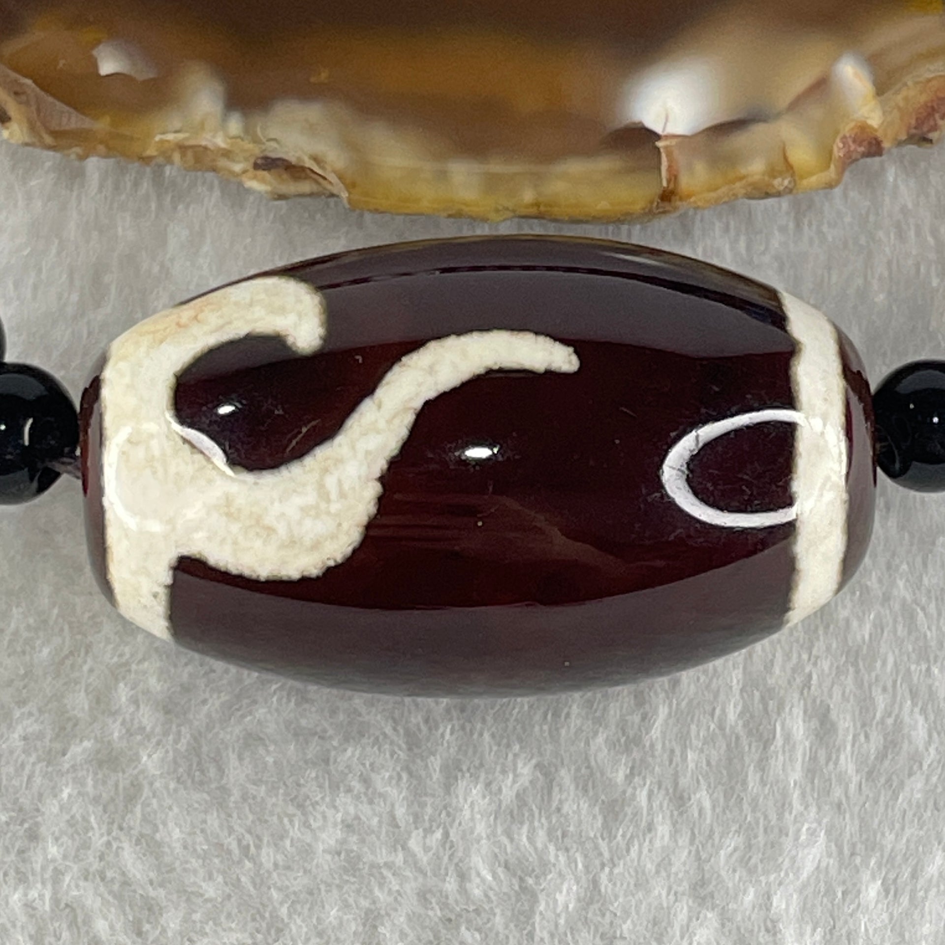 Natural Powerful Tibetan Old Oily Agate Ruyi Dzi Beads with Black and Blue Onyx Necklace 44.06g 38cm 36.6 by 21.4mm - Huangs Jadeite and Jewelry Pte Ltd