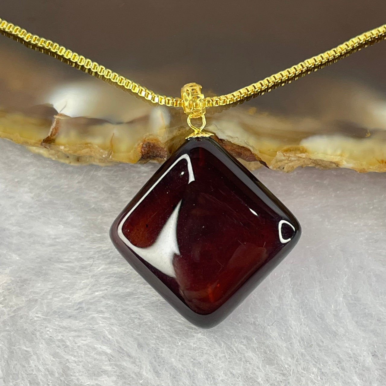 Natural Dark Blood Red Amber Square Shape 18K Gold Pendent in Gold Color Necklace 1.13g 14.7 by 6.2mm - Huangs Jadeite and Jewelry Pte Ltd