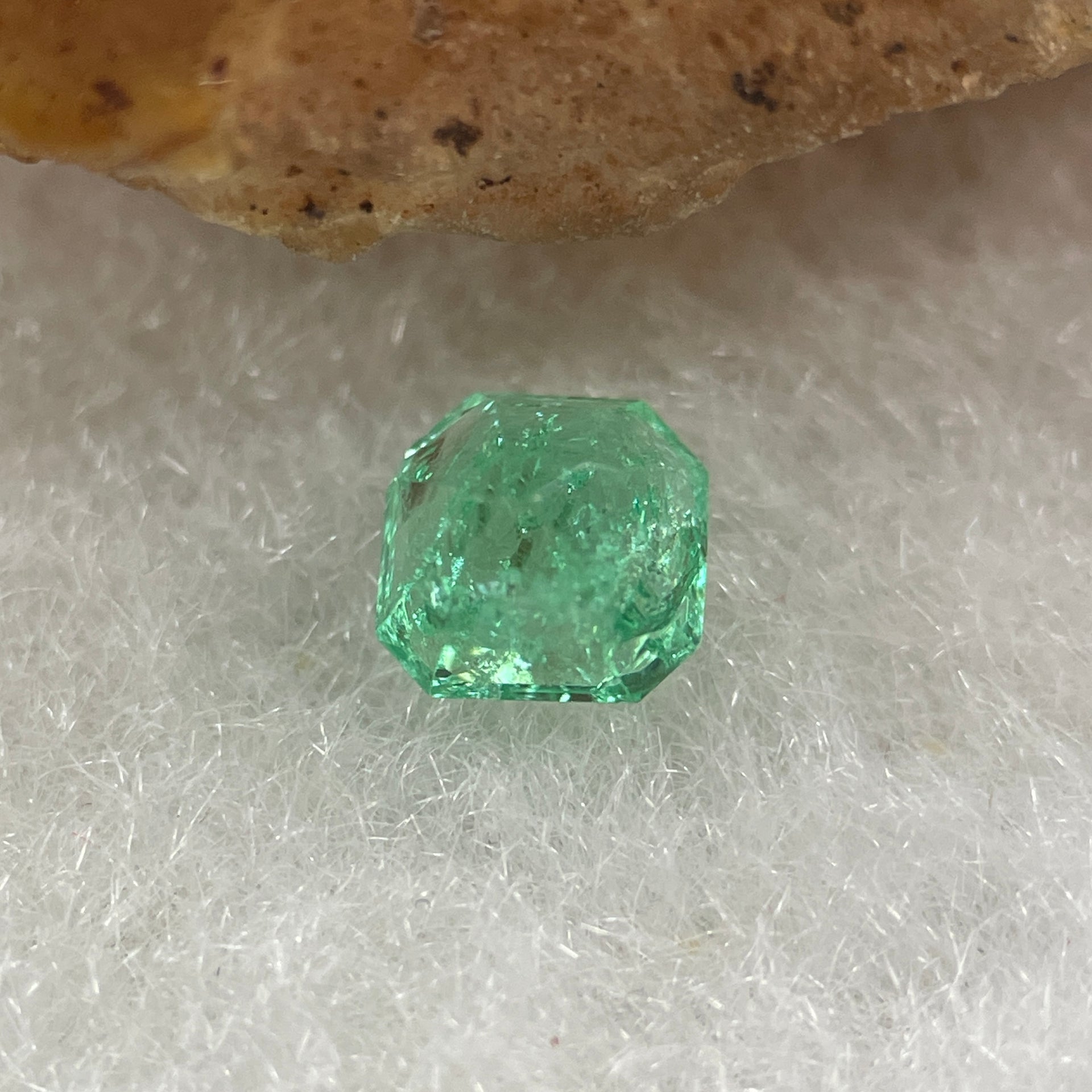 Natural Colombia Vivid Green Emerald (Beryl) Cut-Cornered Square Step cut 0.41ct 4.5 by 4.3 by 3.2mm - Huangs Jadeite and Jewelry Pte Ltd