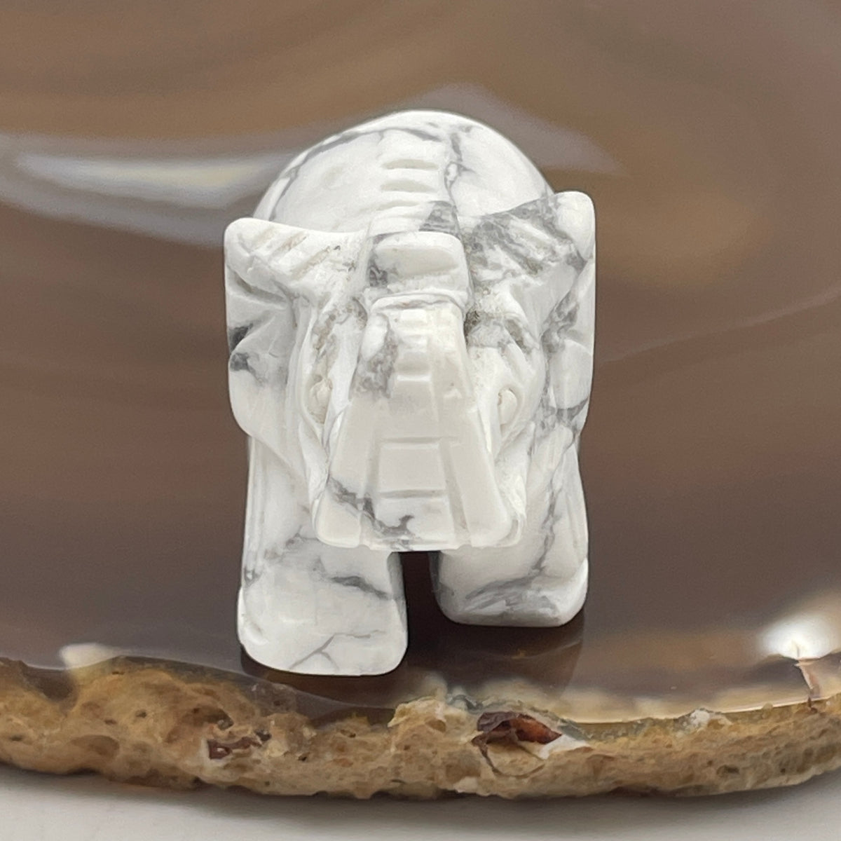 Natural White Magnesite Elephant Mini Display | (31.87g | 38.3 x 21.0 x 27.1mm Dimensions | Crown & Root Chakra Synergy, "Ji Xiang" Wealth Anchor, Deep Mental Stillness & Mindful Feng Shui Catalyst)