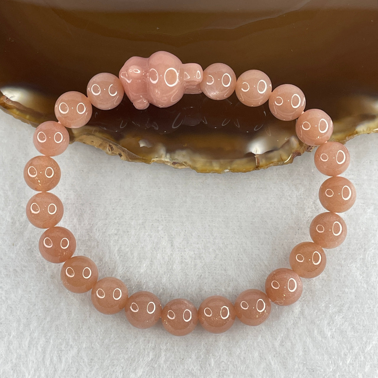 Natural Moonstone Bead Bracelet with Hand-Carved Agate 19.3 by 14.3 by 2.7mm Rabbit Charm | Ethereal Luminous Gemstone Stretch Bracelet (19.97g | 16cm | 8.4mm Beads | 21 Beads)