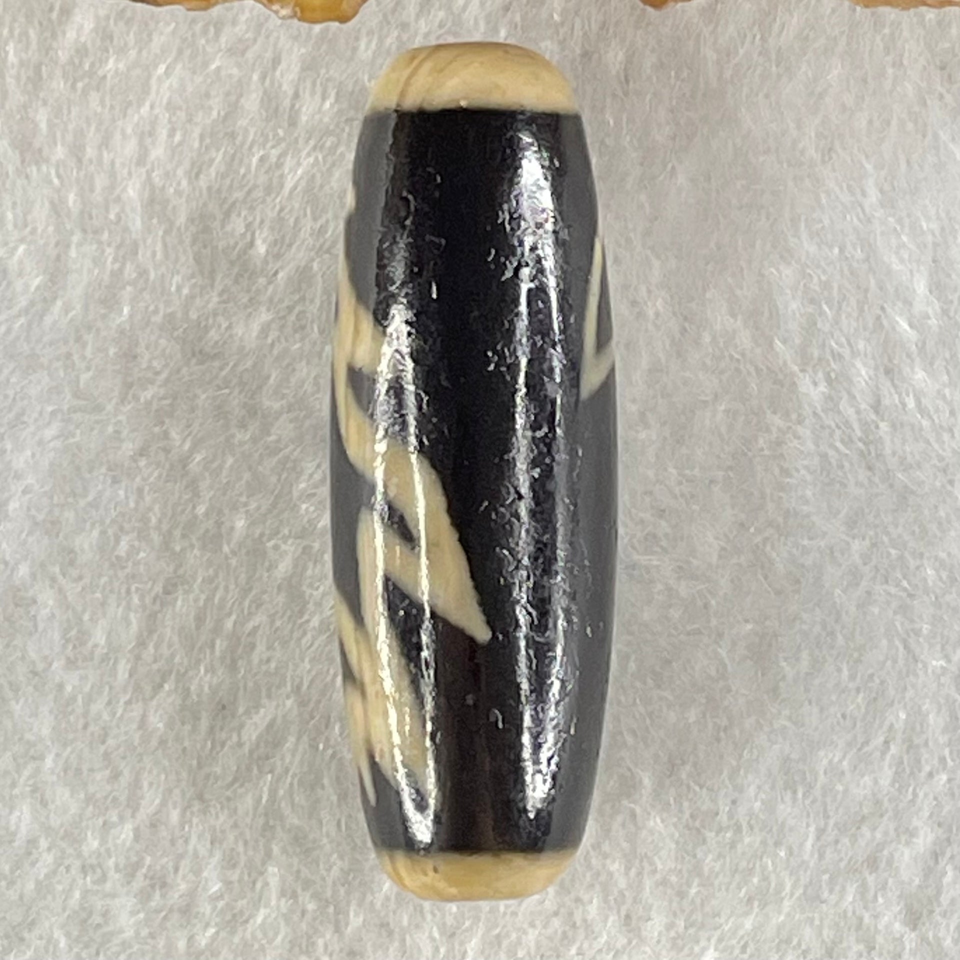 Natural Powerful Tibetan Old Oily Agate Condor Dzi Bead Heavenly Master (Tian Zhu) 神鹰珠 8.67g 36.6 by 12.3mm - Huangs Jadeite and Jewelry Pte Ltd
