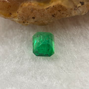 Natural Colombia Green Emerald (Beryl) Cut-Cornered Rectangular step cut 0.56ct 5.8 by 4.5 by 2.9mm - Huangs Jadeite and Jewelry Pte Ltd