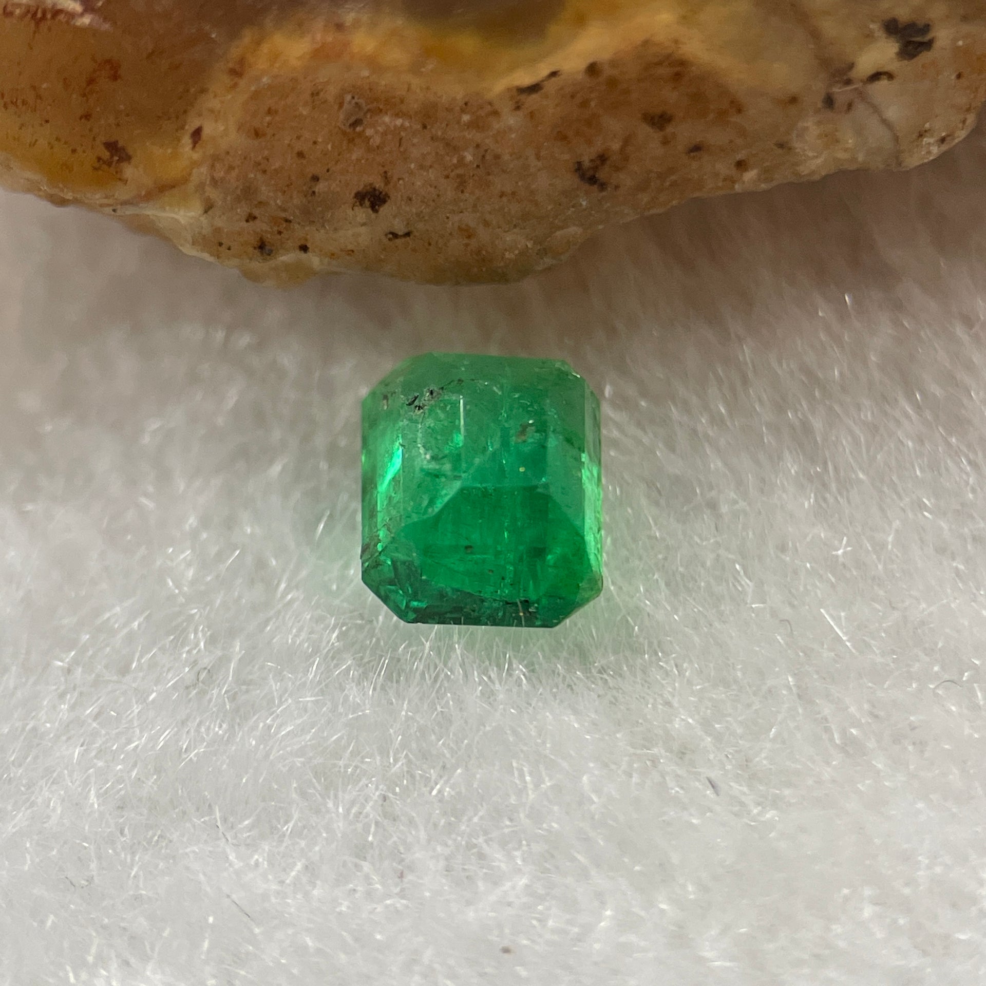 Natural Colombia Green Emerald (Beryl) Cut-Cornered Rectangular step cut 0.56ct 5.8 by 4.5 by 2.9mm - Huangs Jadeite and Jewelry Pte Ltd